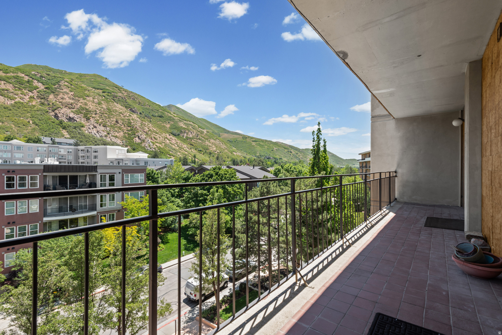 DONNER PLACE CONDM - Residential
