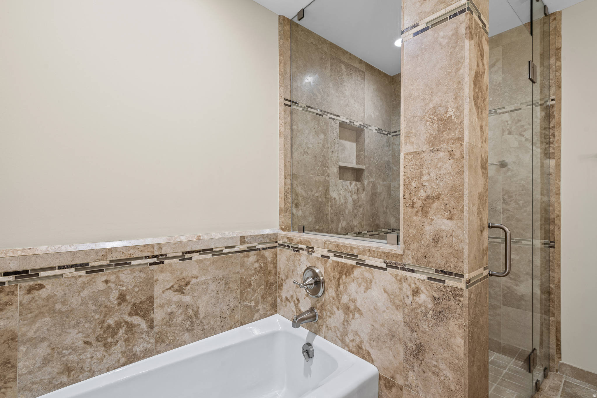DONNER PLACE CONDM - Residential