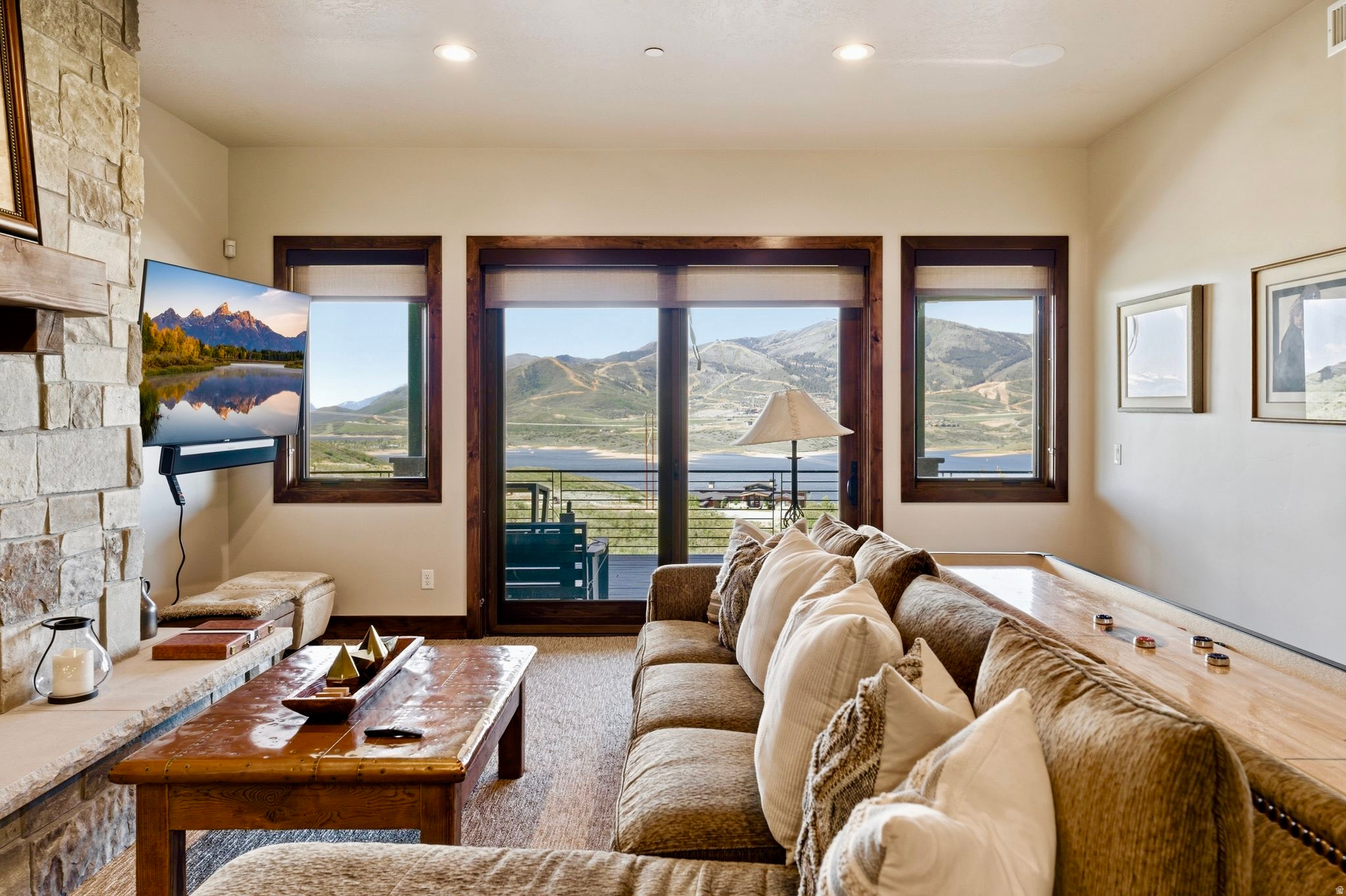 HIDEOUT CANYON - Residential