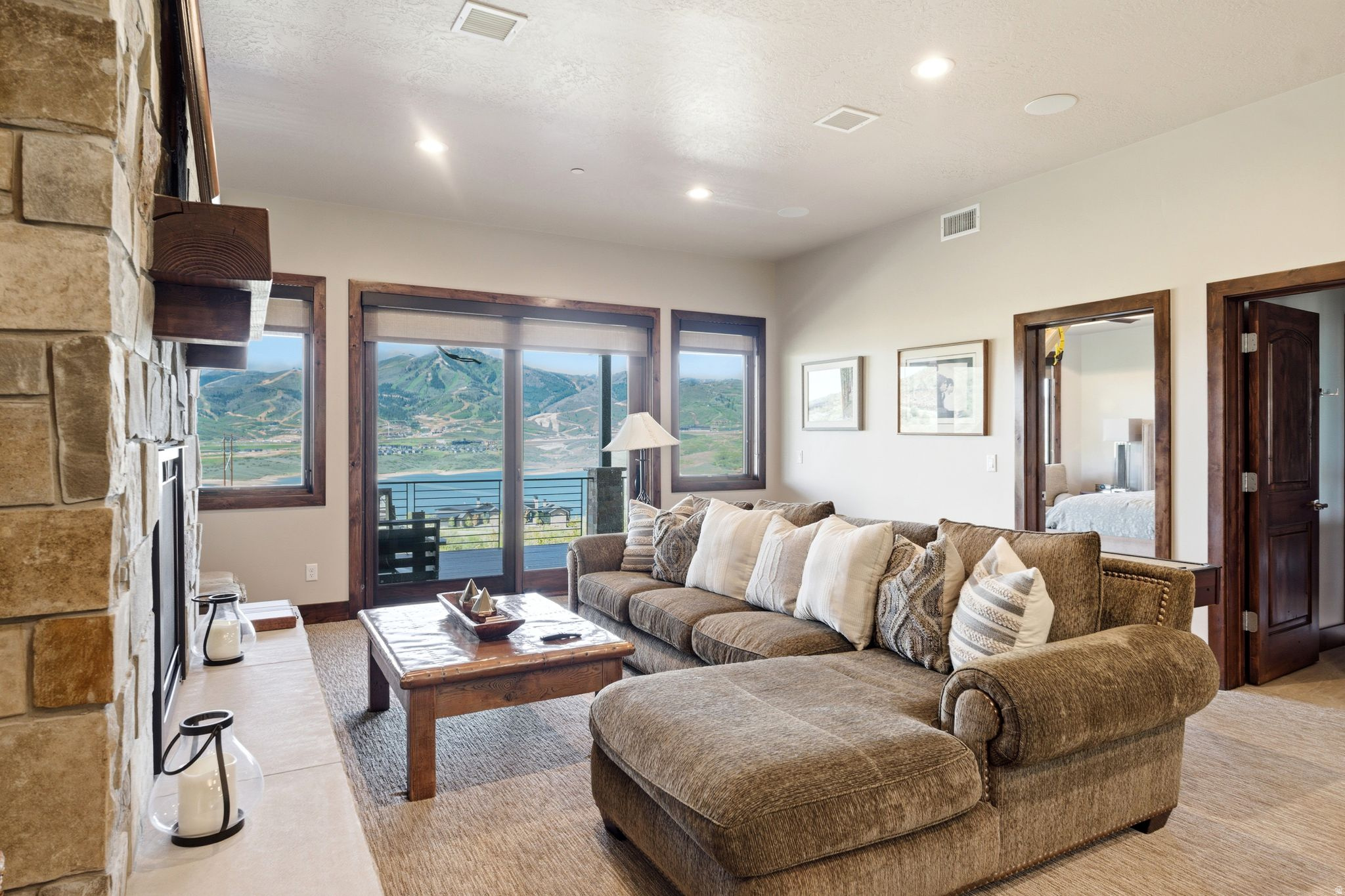 HIDEOUT CANYON - Residential
