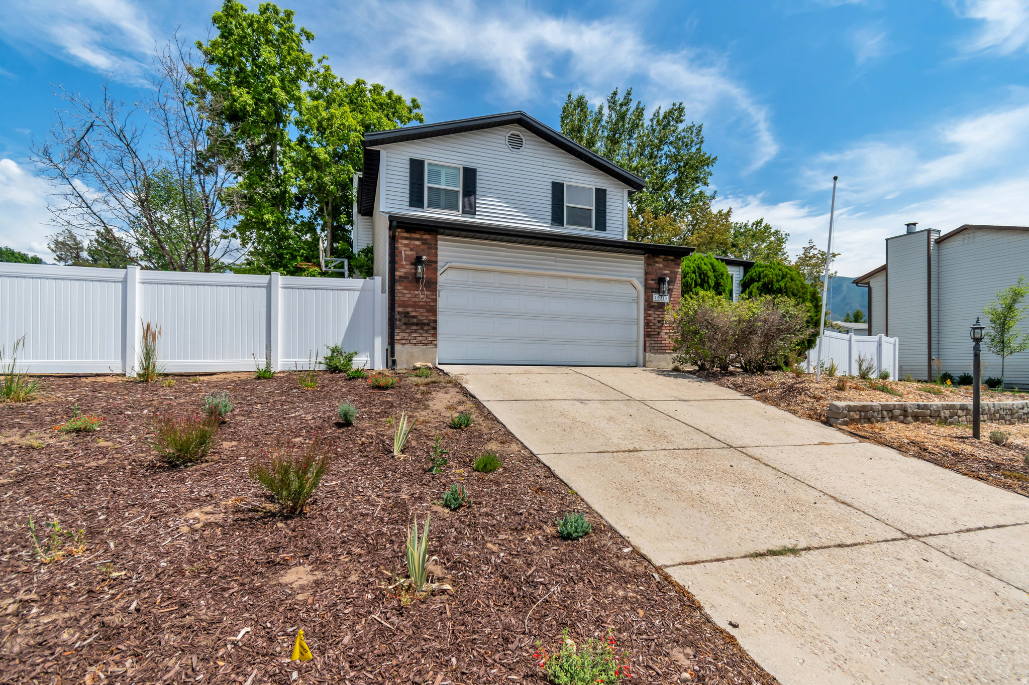 Move-in ready 4 bed / 3 bathroom home on a corner lot in Sandy. Roof replaced in 2021, finished basement, fence and xeriscaped front yard with drip system installed this year. Main bedroom with an en-suite, 2-car garage with room for storage. Close to schools, shopping and Dimple Dell Park. Usable space from day one in a quiet, family-friendly location. Square footage figures are provided as a courtesy estimate only. Buyer is advised to obtain an independent measurement.