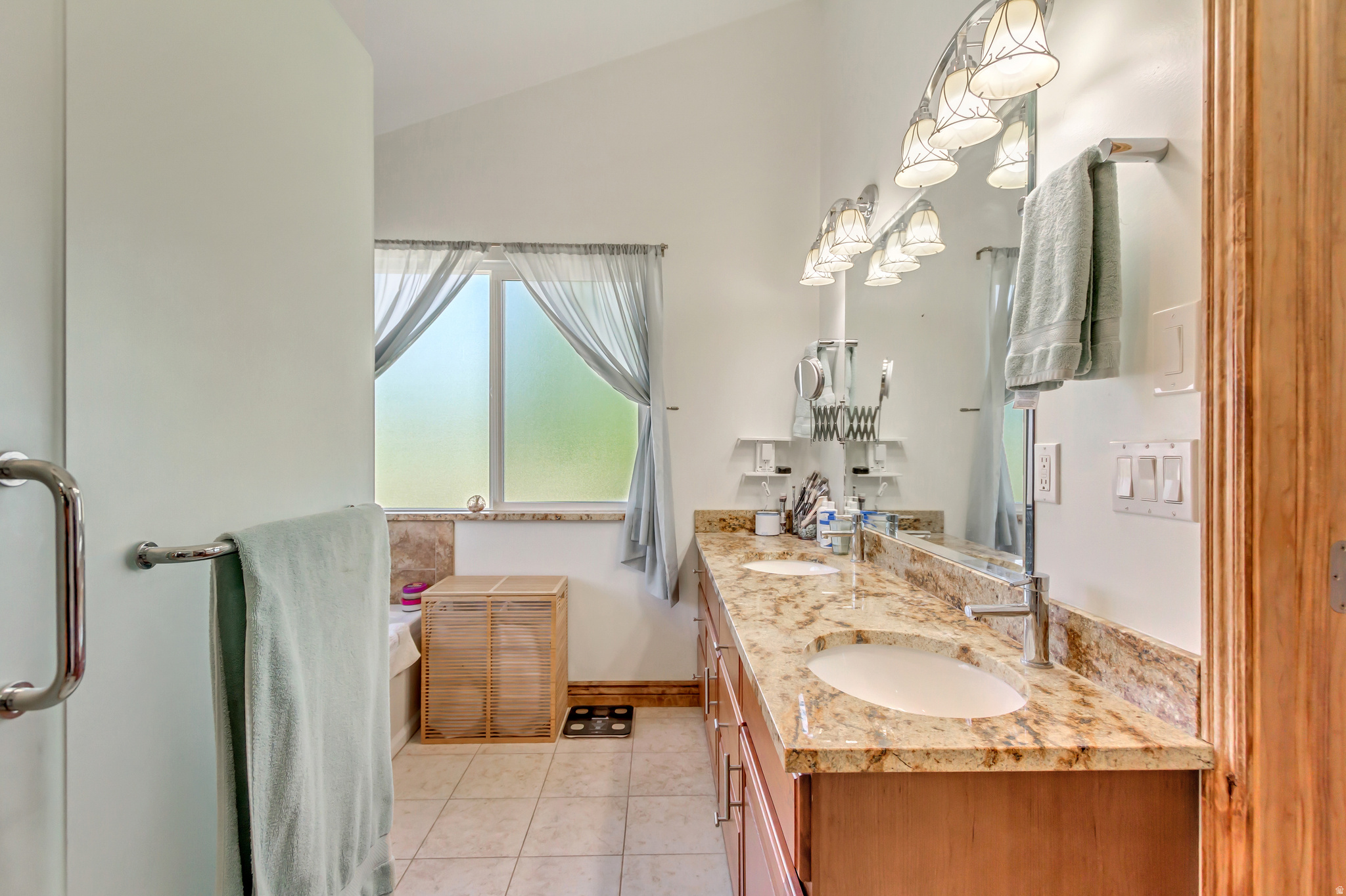 BELL CANYON ACRES #3 - Residential