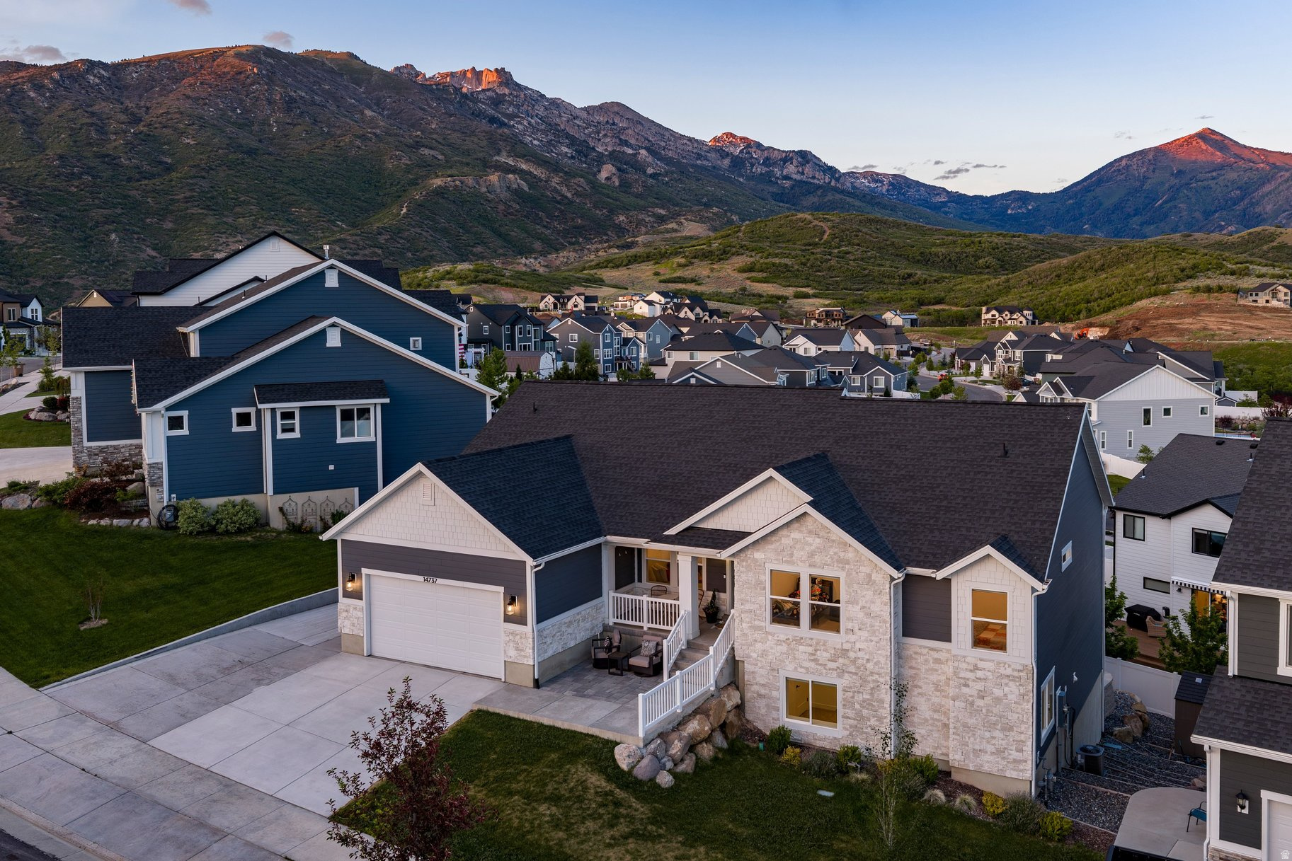 HIDDEN CANYON - Residential