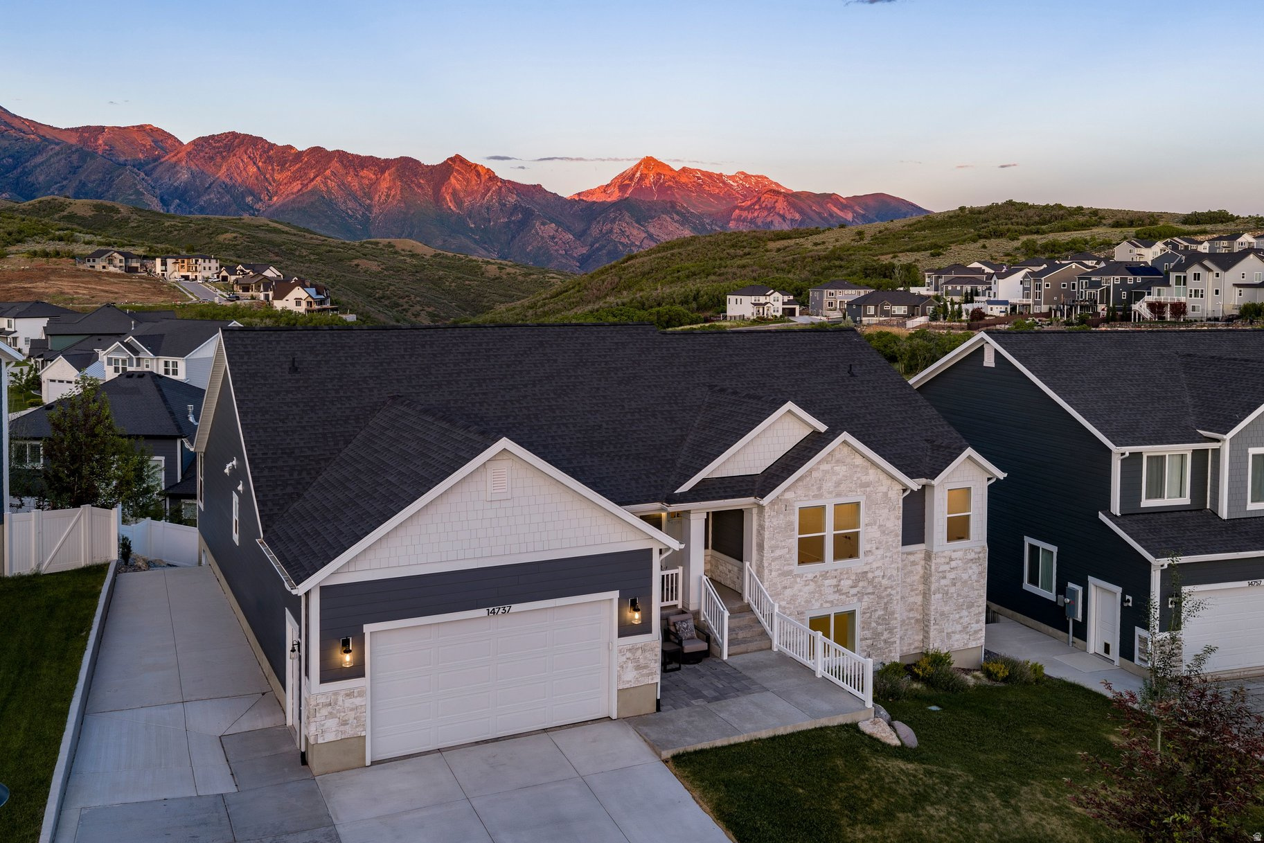 HIDDEN CANYON - Residential