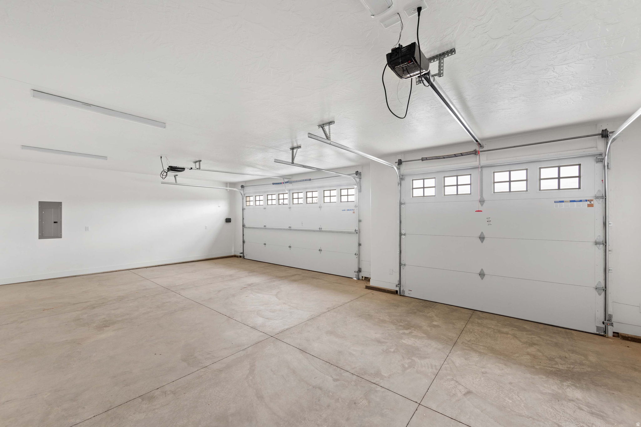BRIDLE GATE ESTATES - Residential