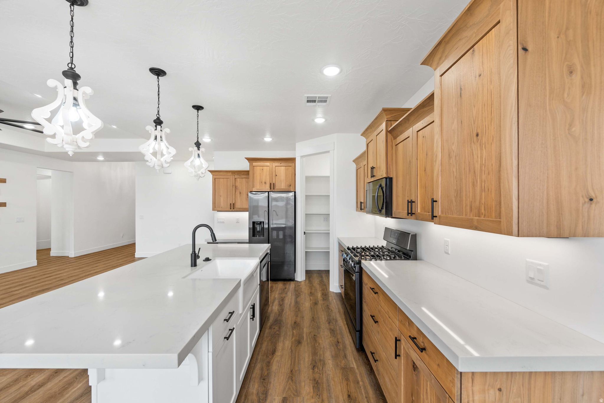BRIDLE GATE ESTATES - Residential