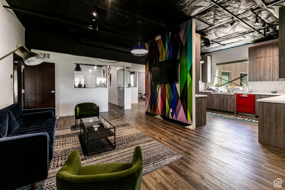 PARK CITY - Commercial Lease