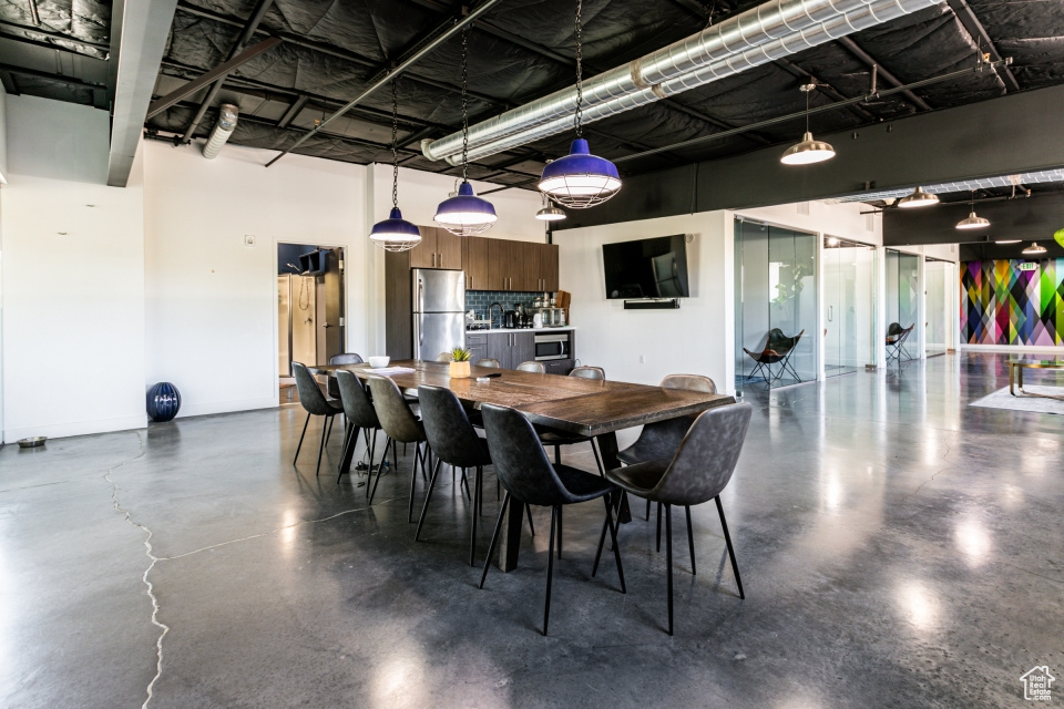 PARK CITY - Commercial Lease