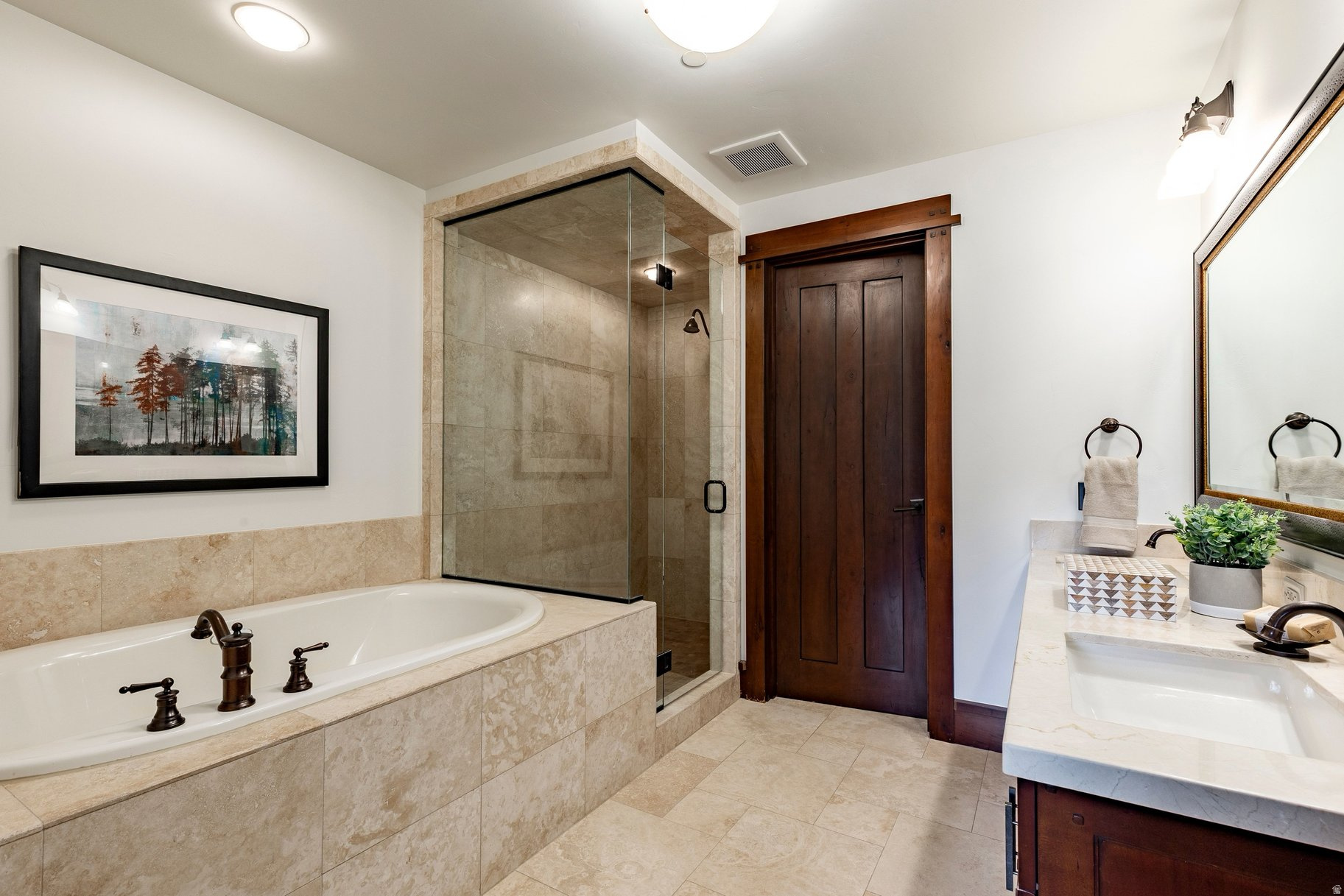 ARROWLEAF LODGE CONDOMINIUM - Residential