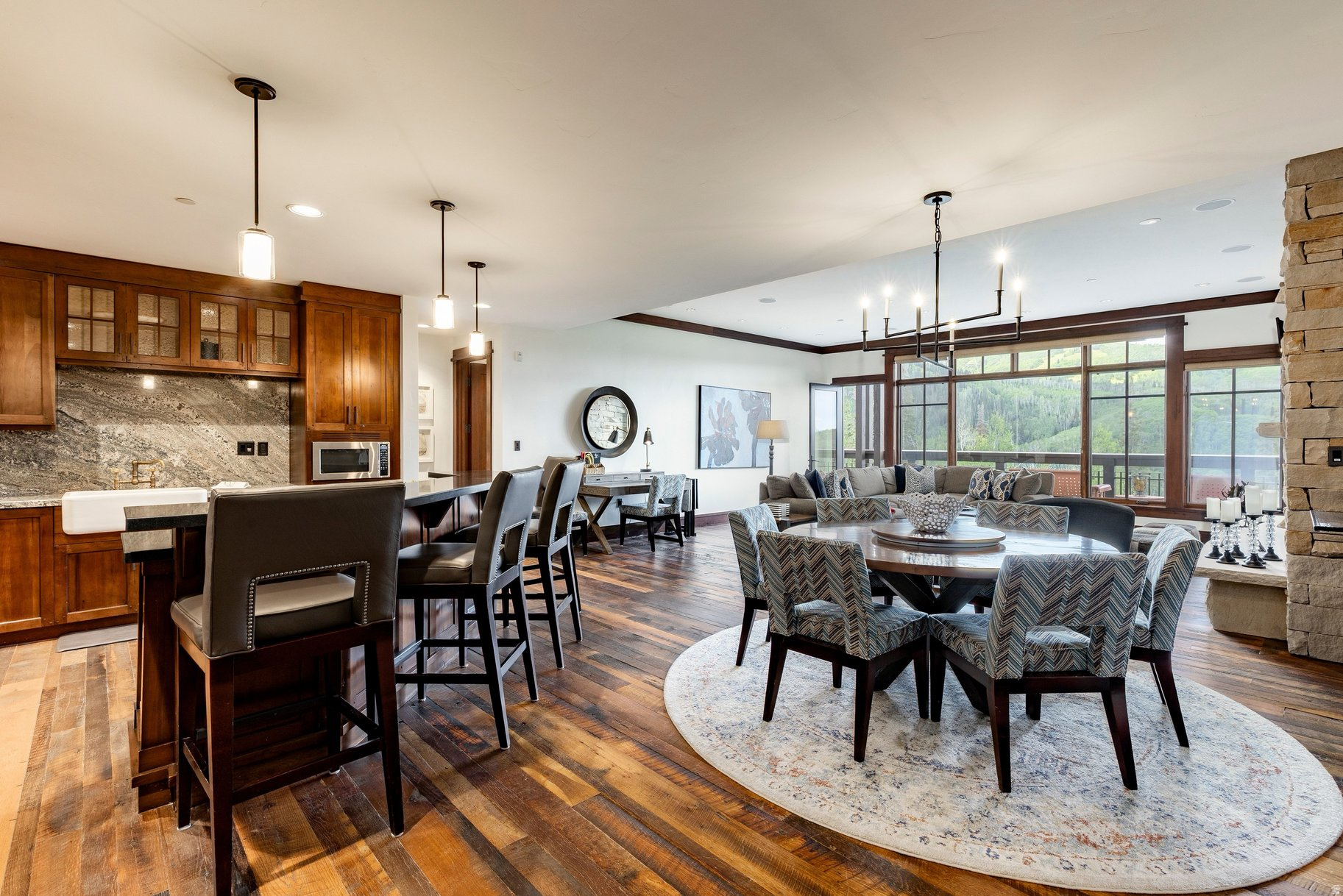 ARROWLEAF LODGE CONDOMINIUM - Residential