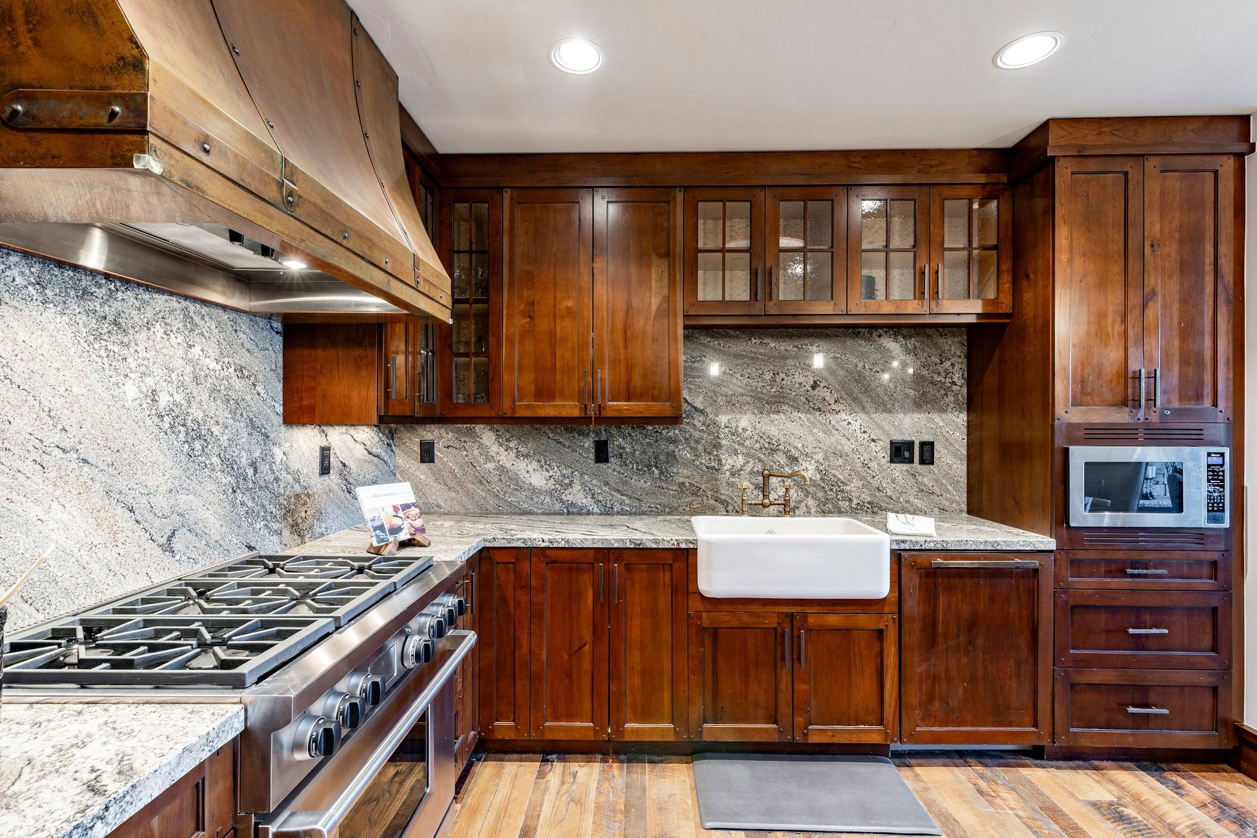ARROWLEAF LODGE CONDOMINIUM - Residential