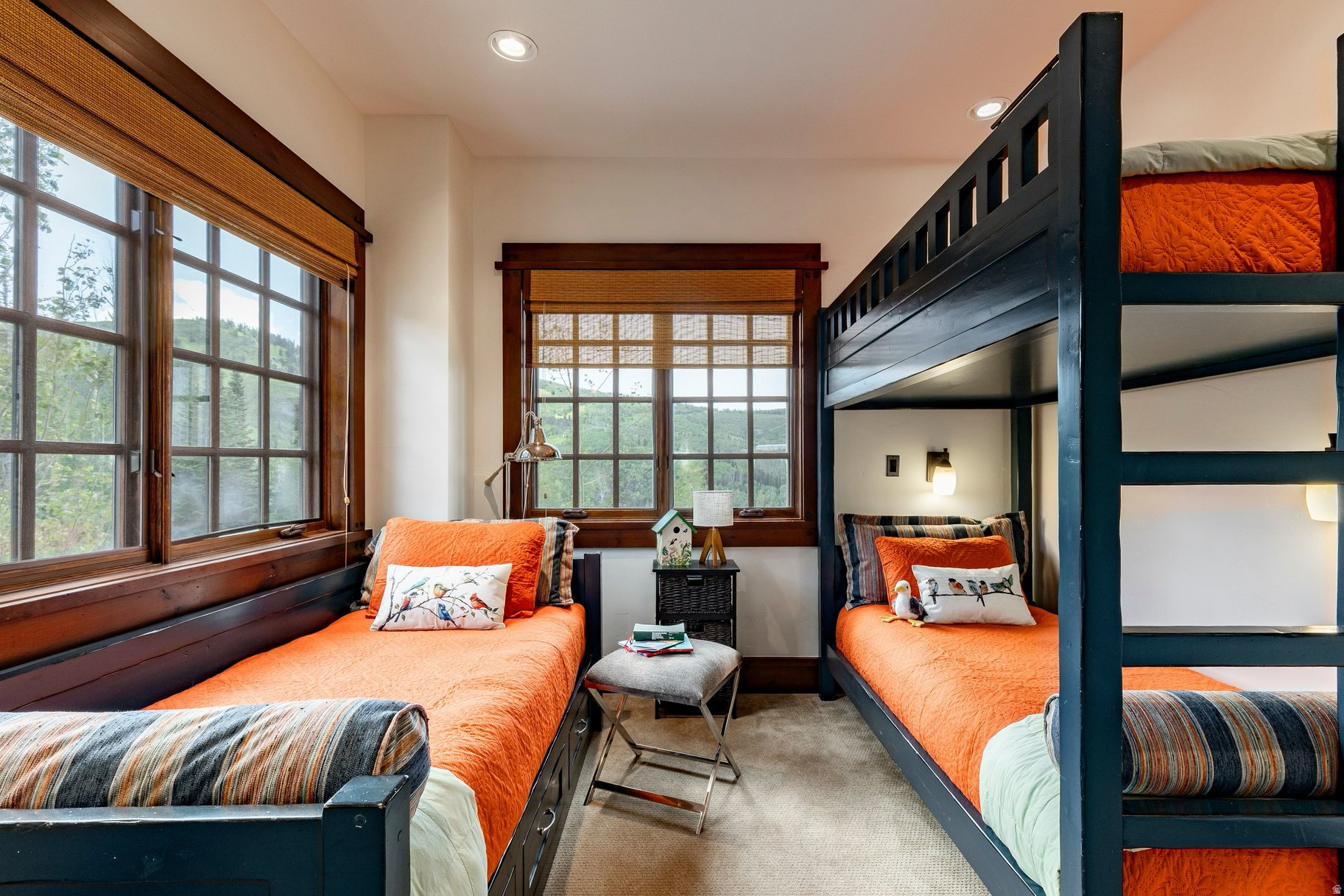 ARROWLEAF LODGE CONDOMINIUM - Residential
