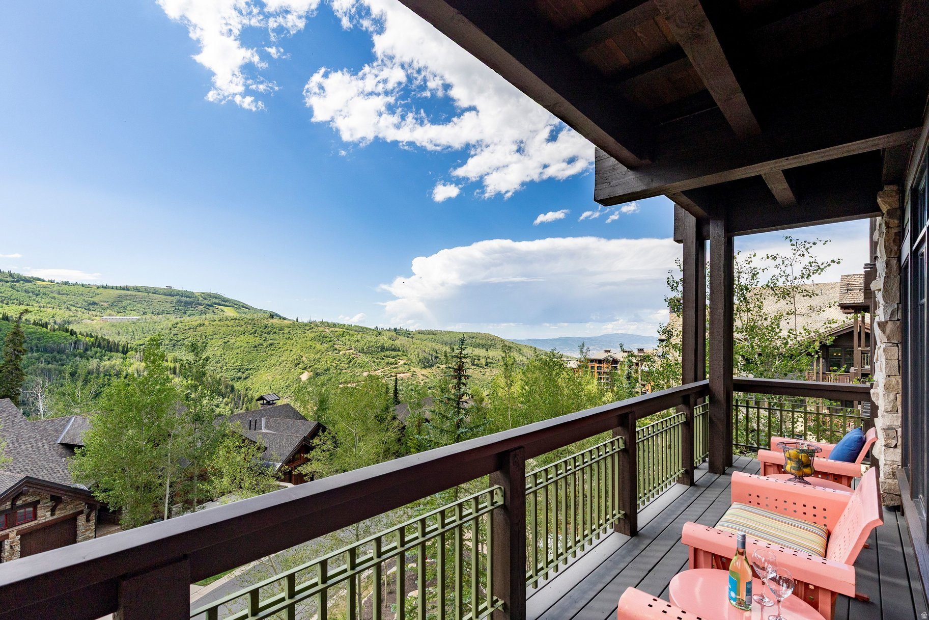 ARROWLEAF LODGE CONDOMINIUM - Residential