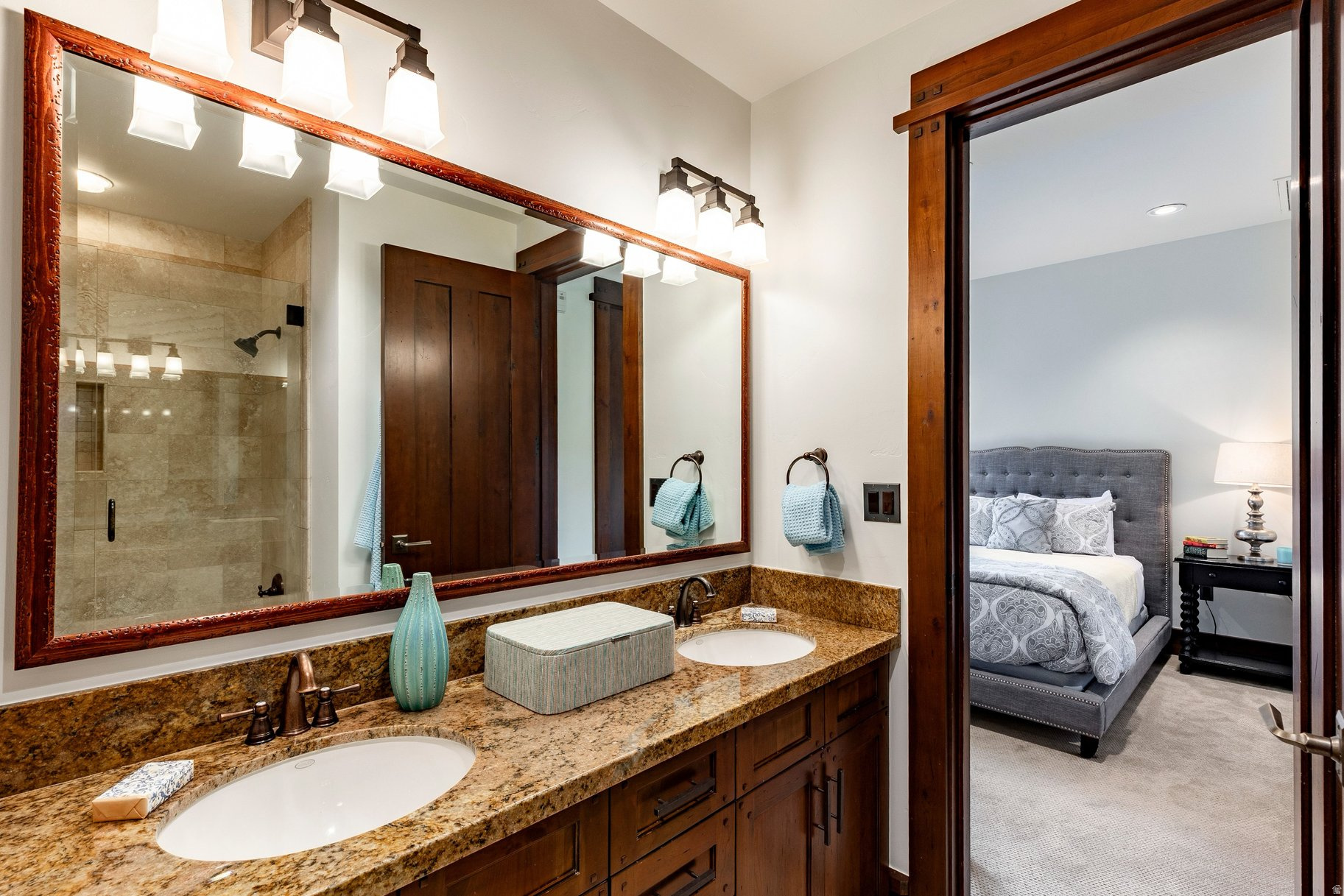ARROWLEAF LODGE CONDOMINIUM - Residential