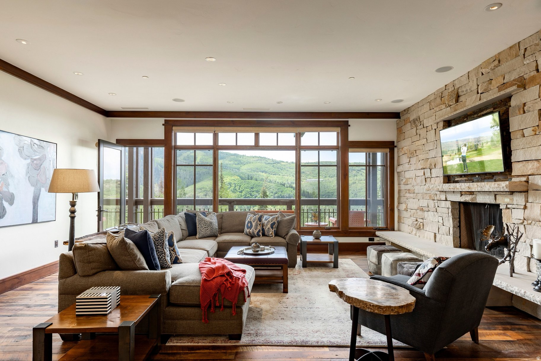 ARROWLEAF LODGE CONDOMINIUM - Residential