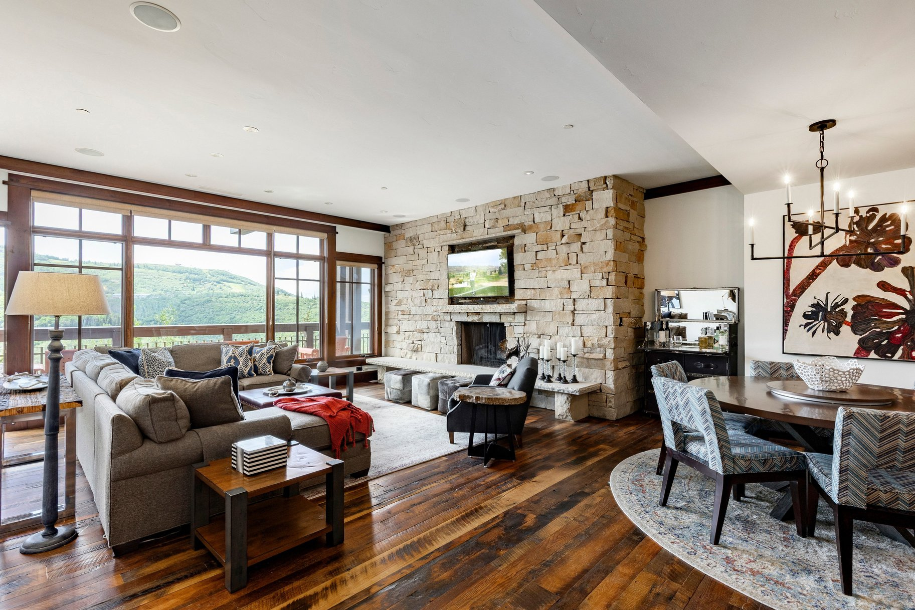 ARROWLEAF LODGE CONDOMINIUM - Residential