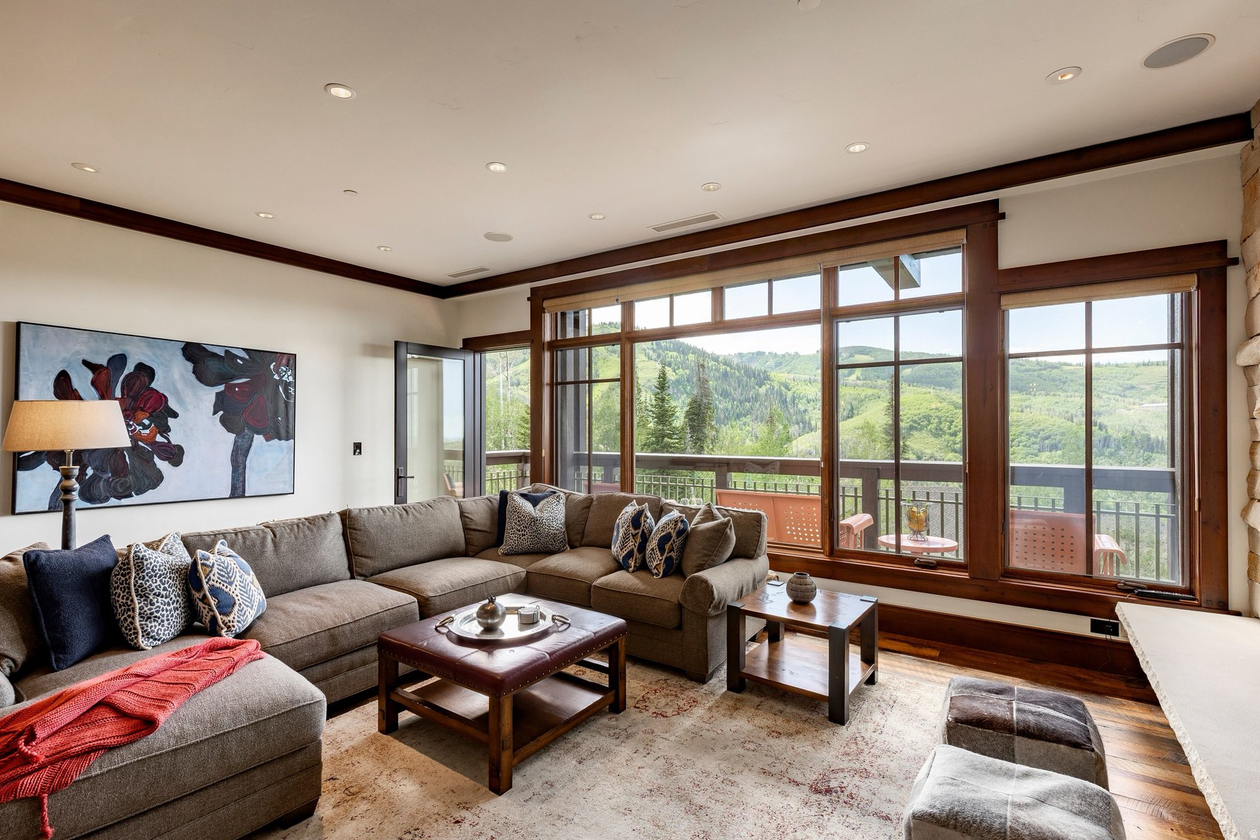 ARROWLEAF LODGE CONDOMINIUM - Residential