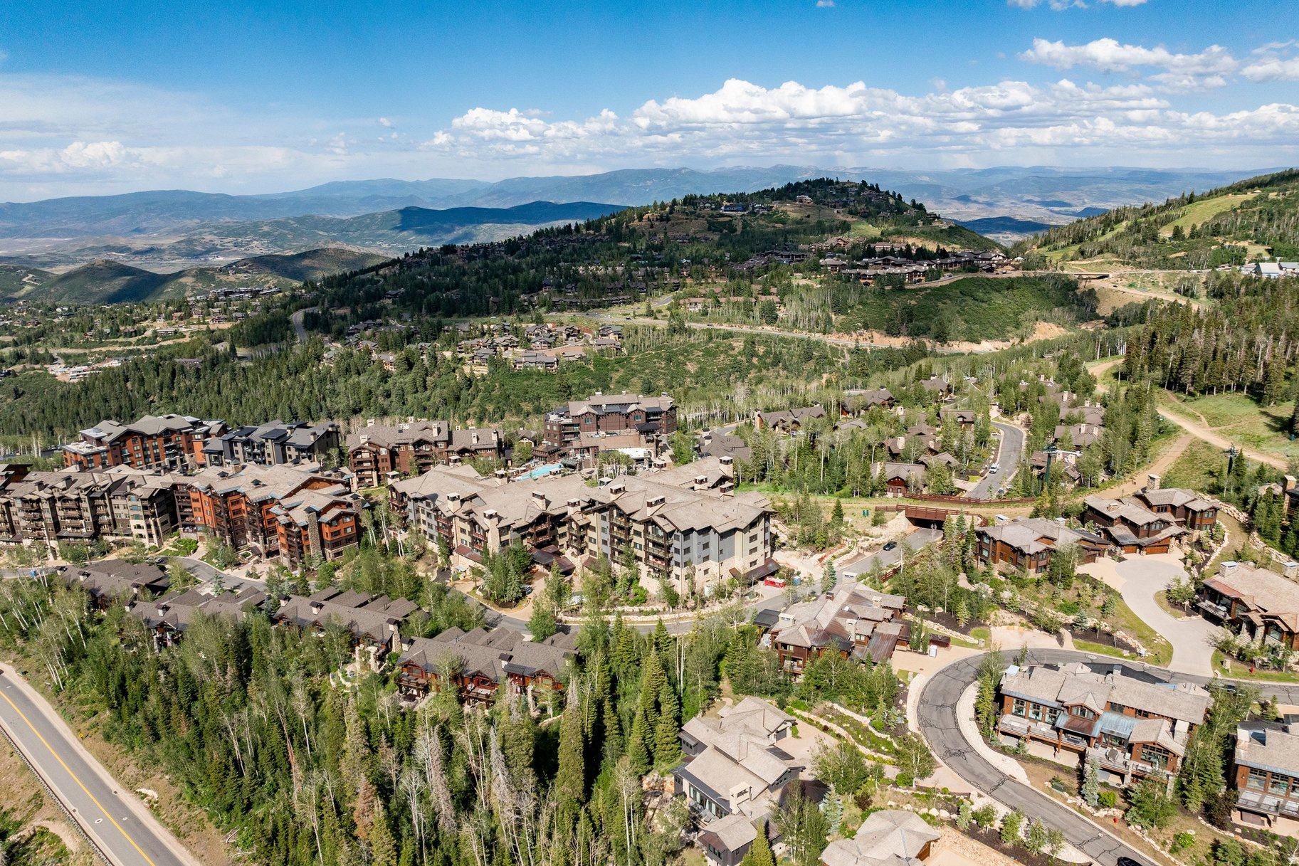 ARROWLEAF LODGE CONDOMINIUM - Residential