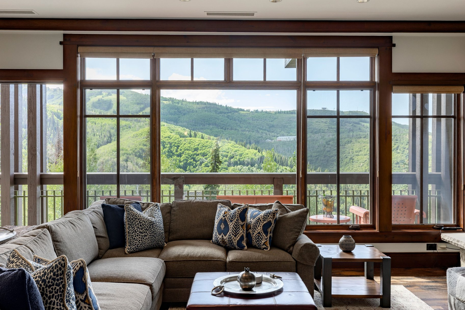 ARROWLEAF LODGE CONDOMINIUM - Residential