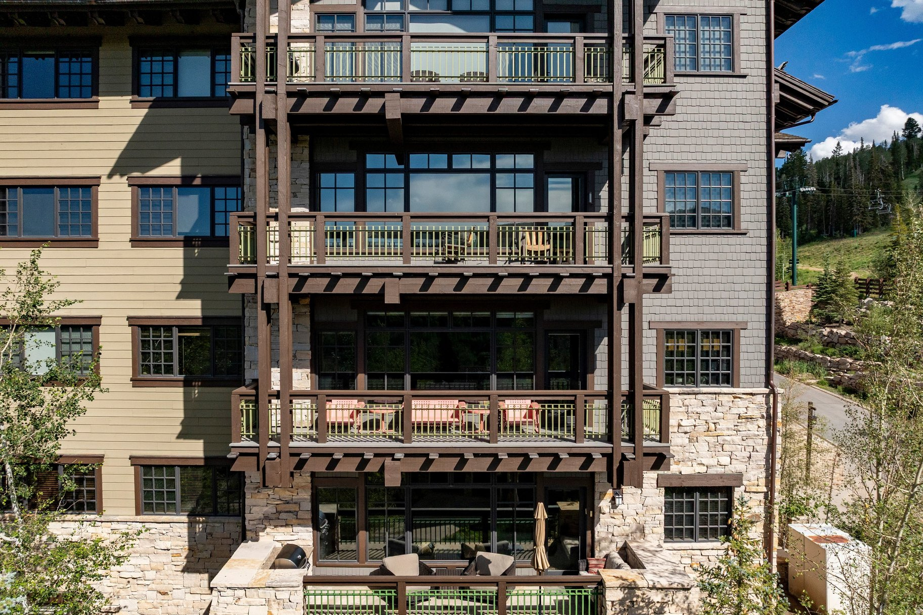 ARROWLEAF LODGE CONDOMINIUM - Residential