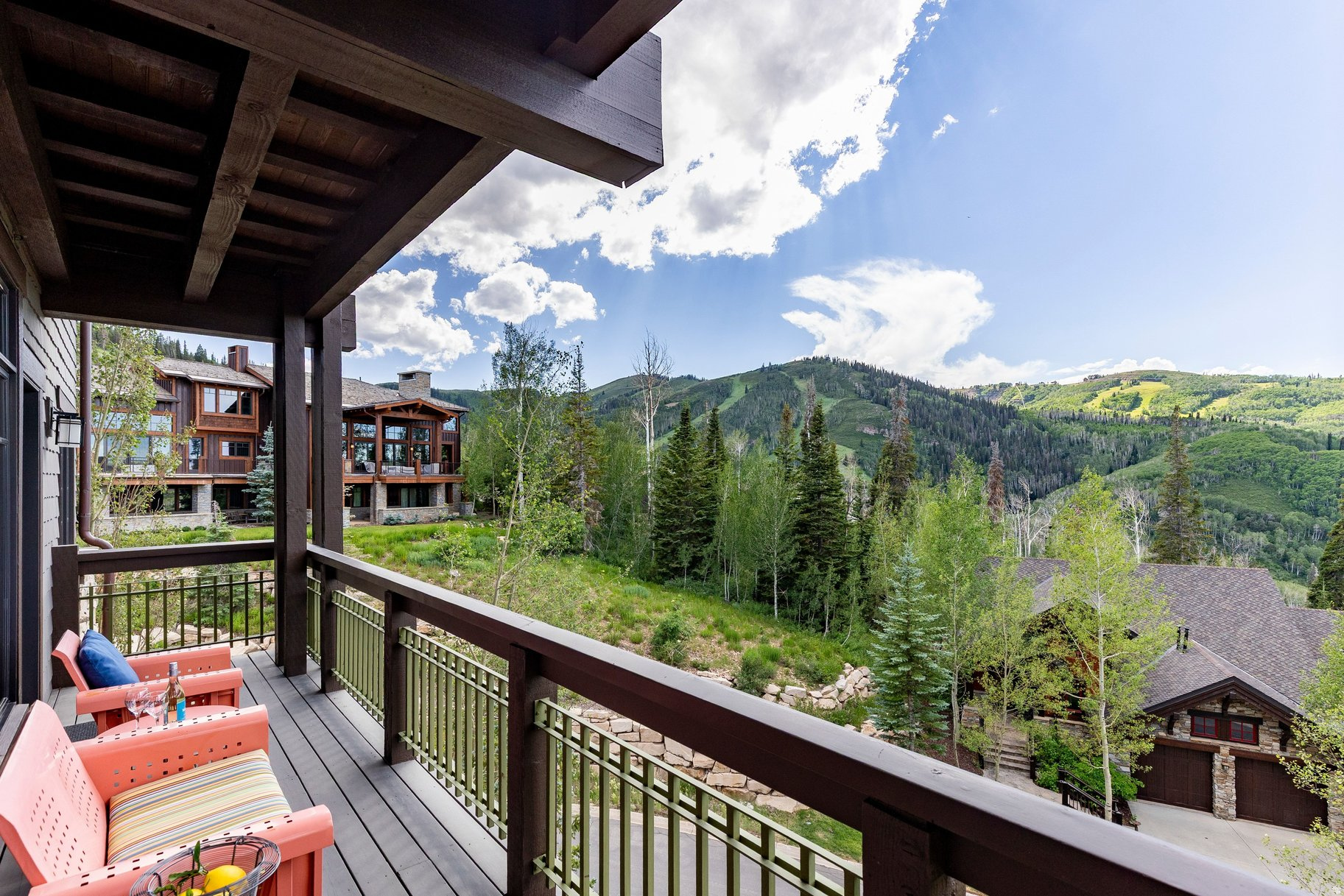 ARROWLEAF LODGE CONDOMINIUM - Residential