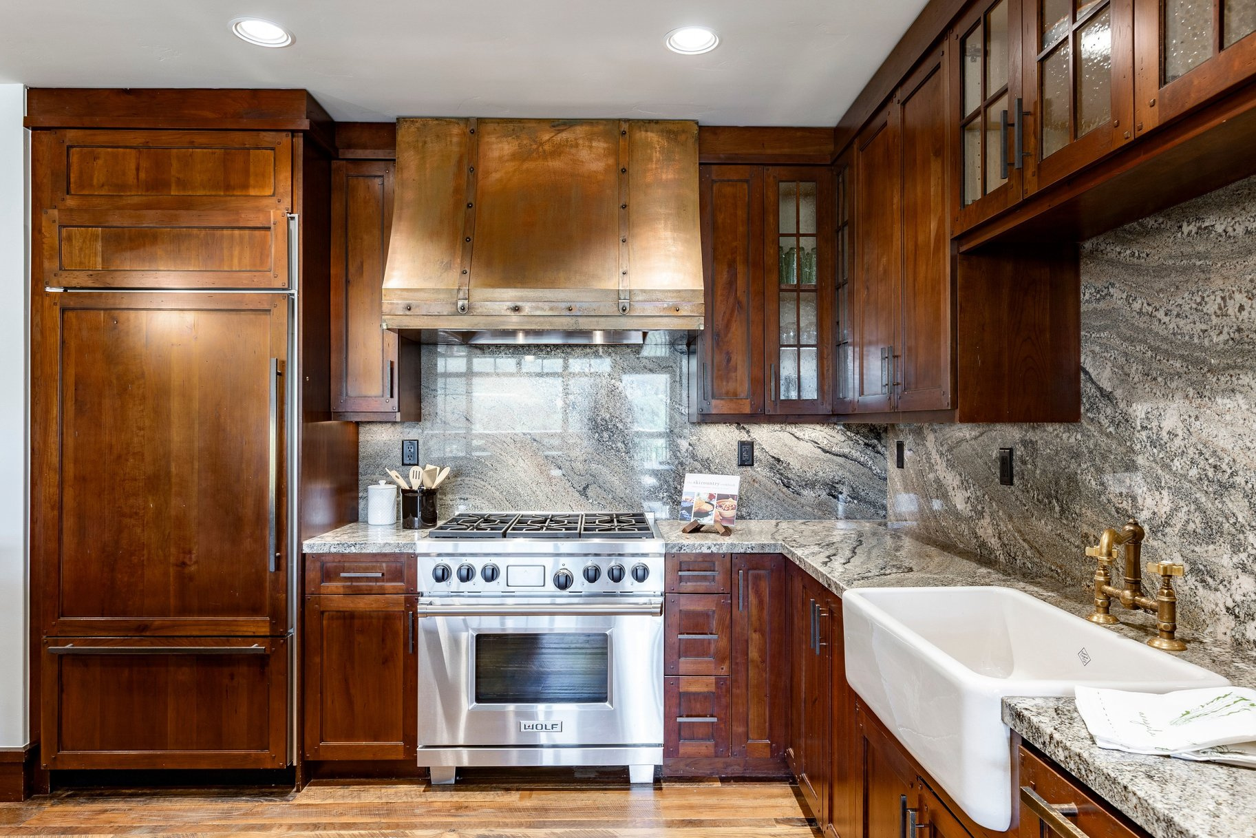 ARROWLEAF LODGE CONDOMINIUM - Residential