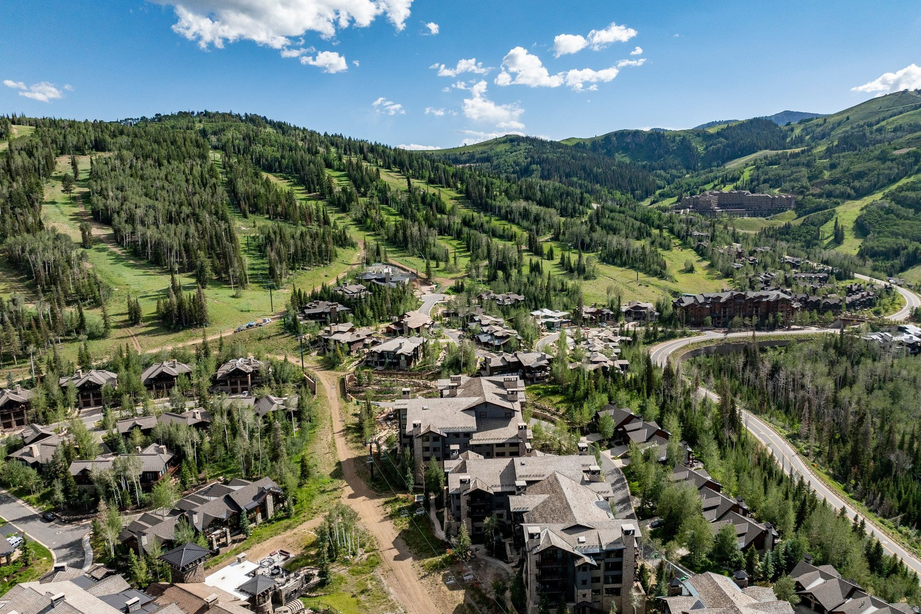 ARROWLEAF LODGE CONDOMINIUM - Residential