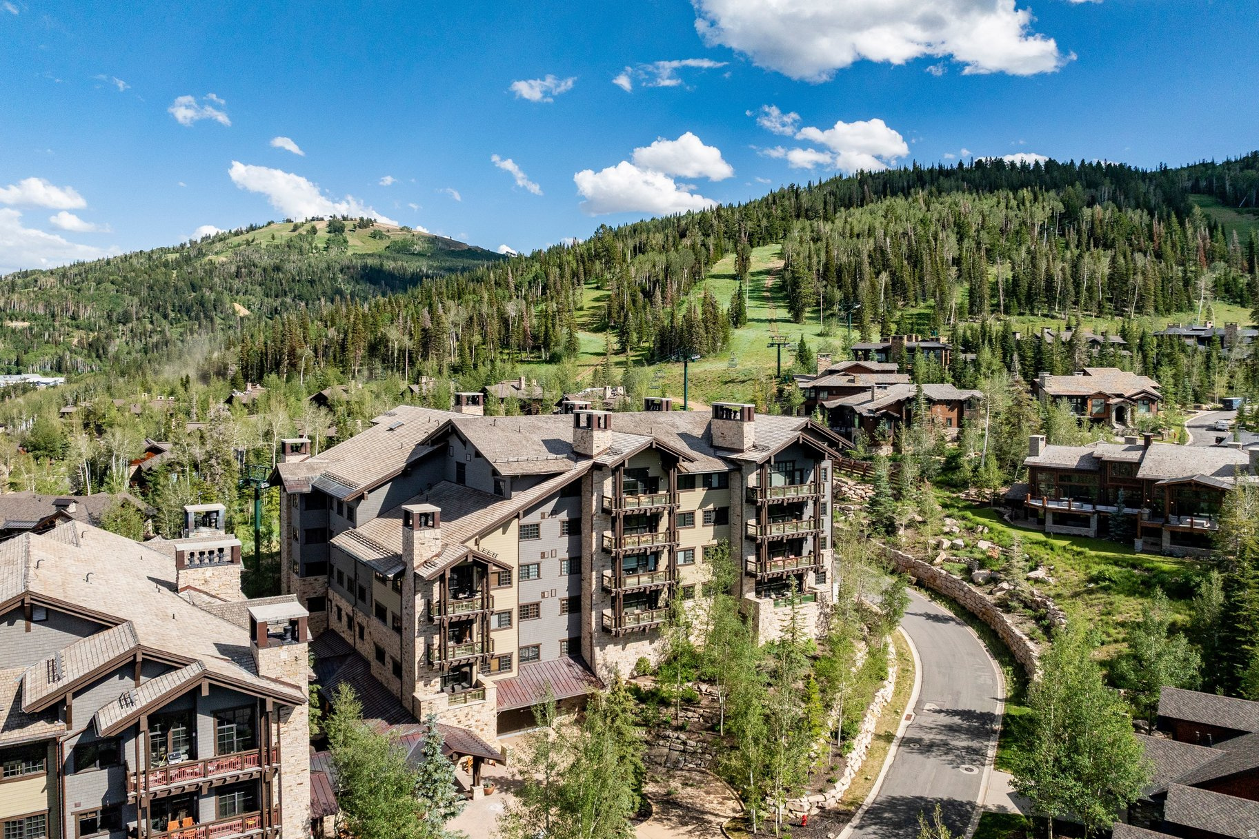 ARROWLEAF LODGE CONDOMINIUM - Residential