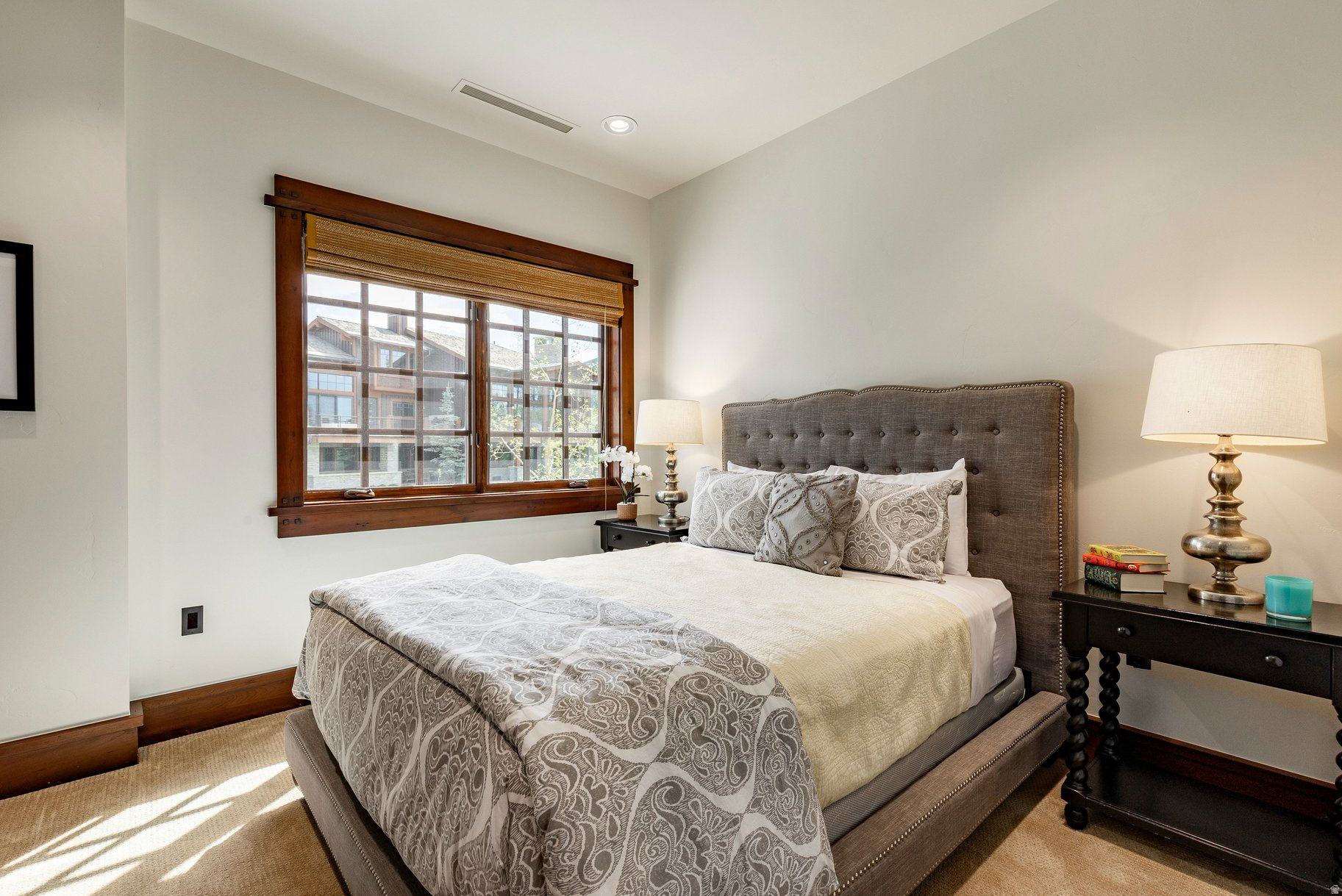 ARROWLEAF LODGE CONDOMINIUM - Residential