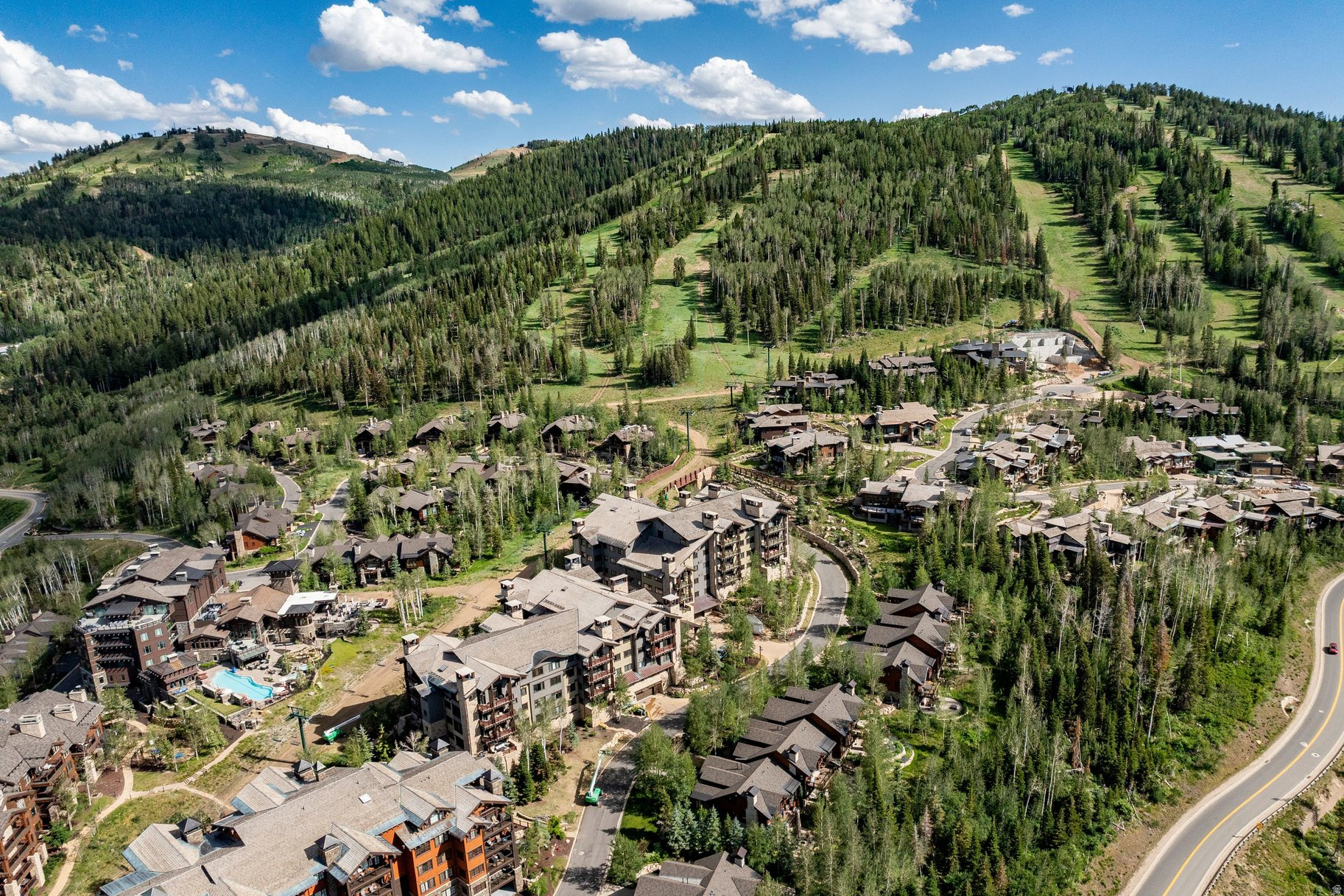 ARROWLEAF LODGE CONDOMINIUM - Residential