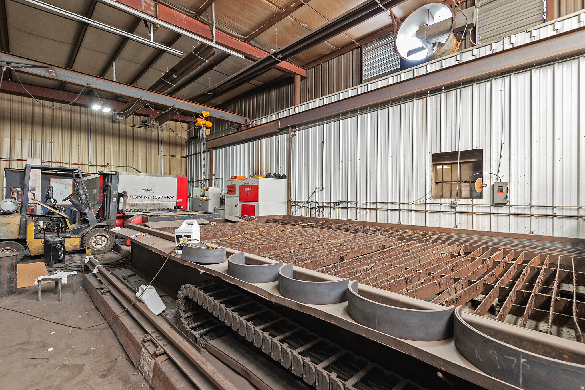 RADIUS CURVE - Commercial Sale