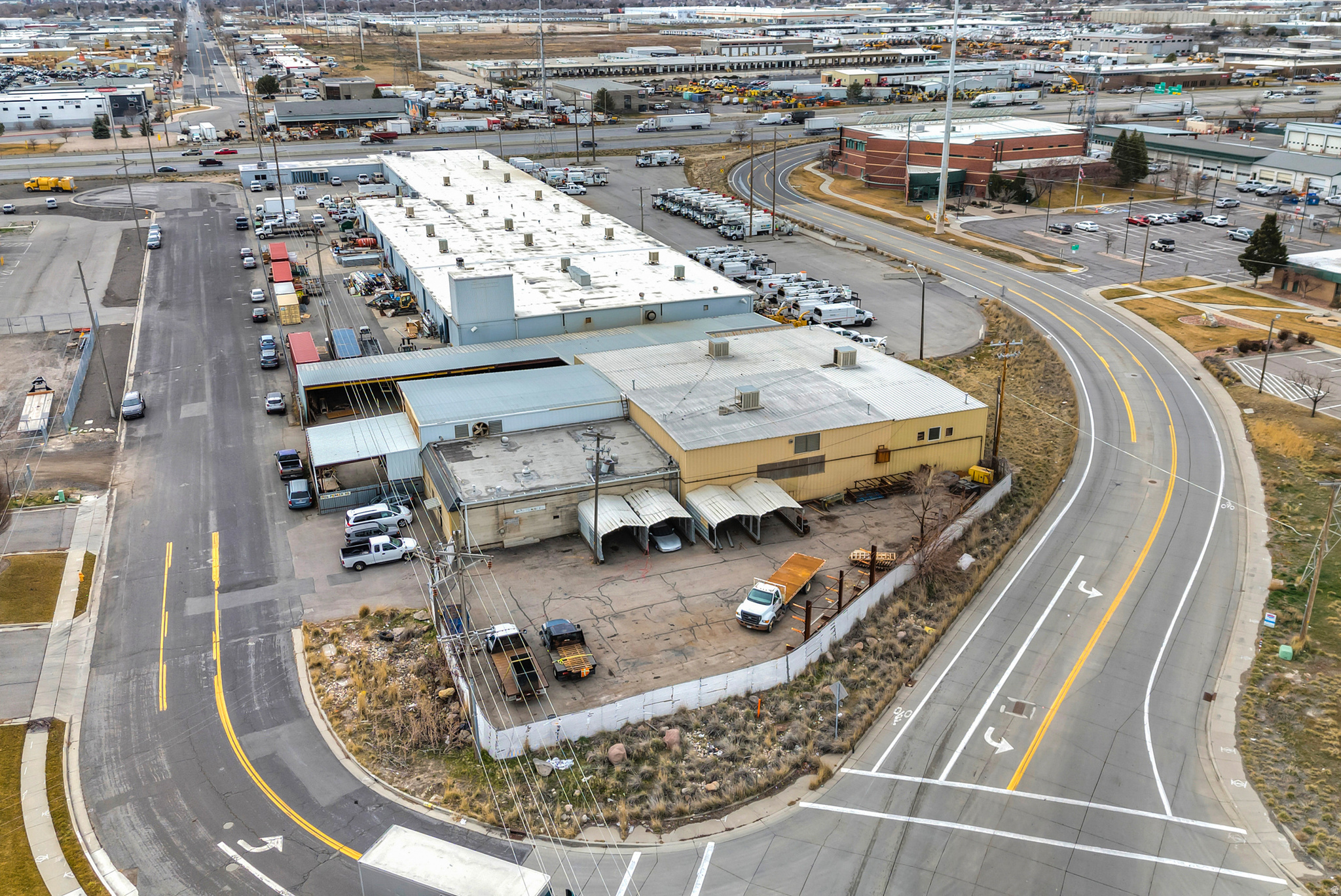 RADIUS CURVE - Commercial Sale