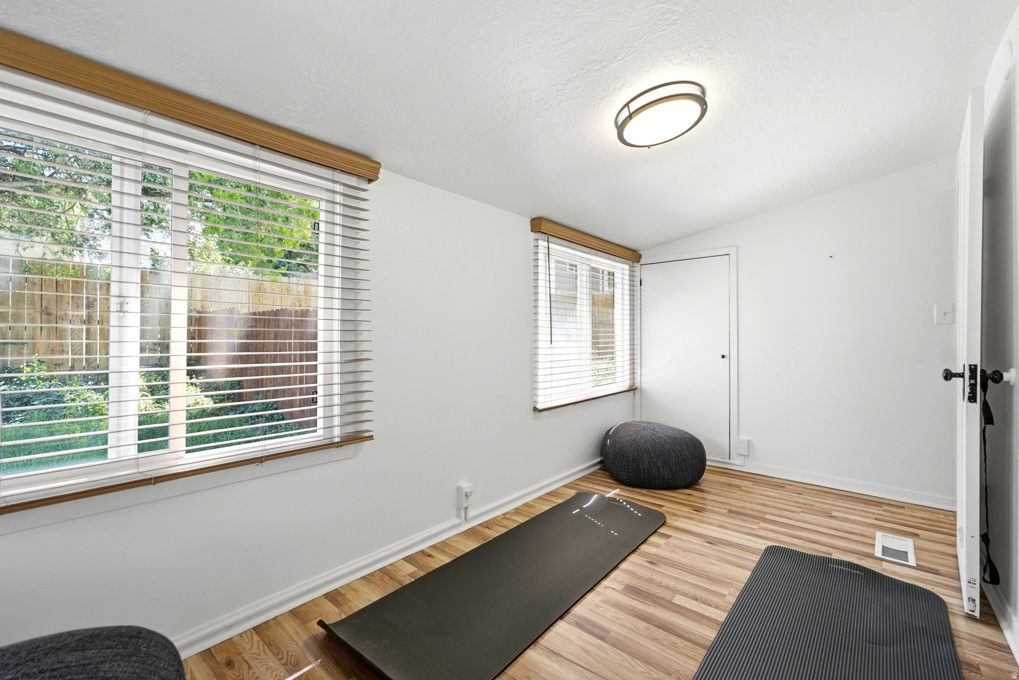 MOUNTAIN VIEW - Residential