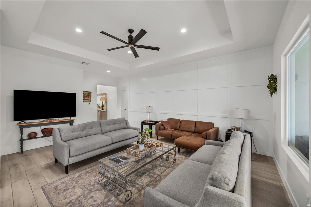 WARNER GATEWAY PH 5 - Residential