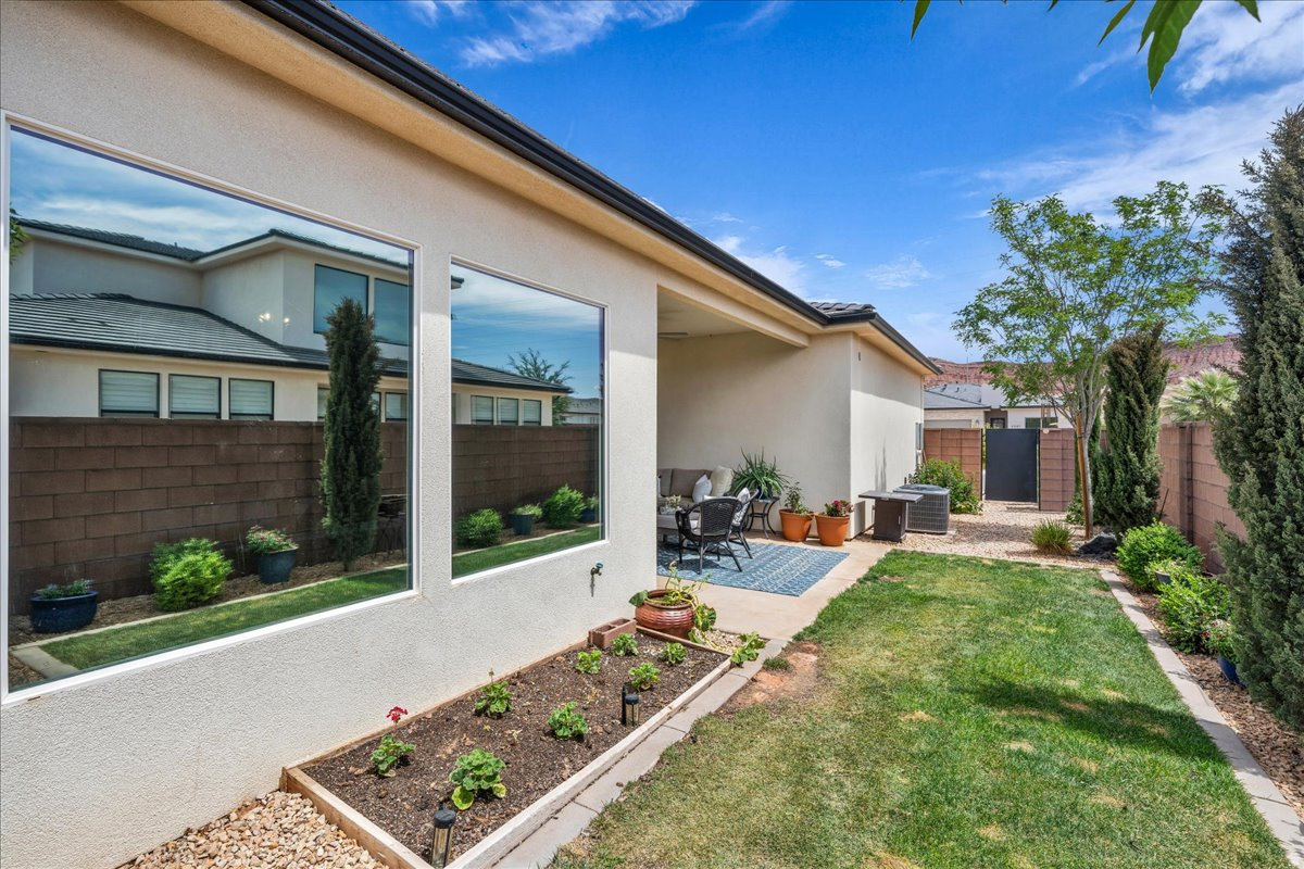 WARNER GATEWAY PH 5 - Residential