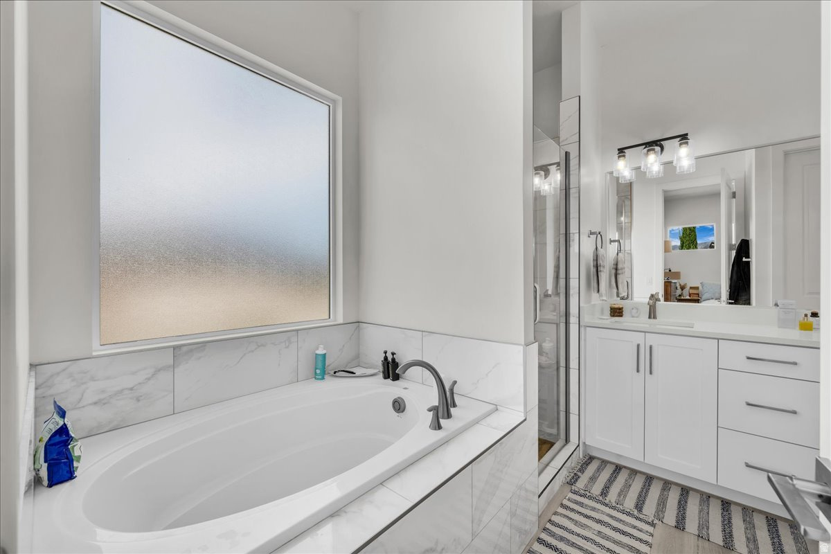 WARNER GATEWAY PH 5 - Residential