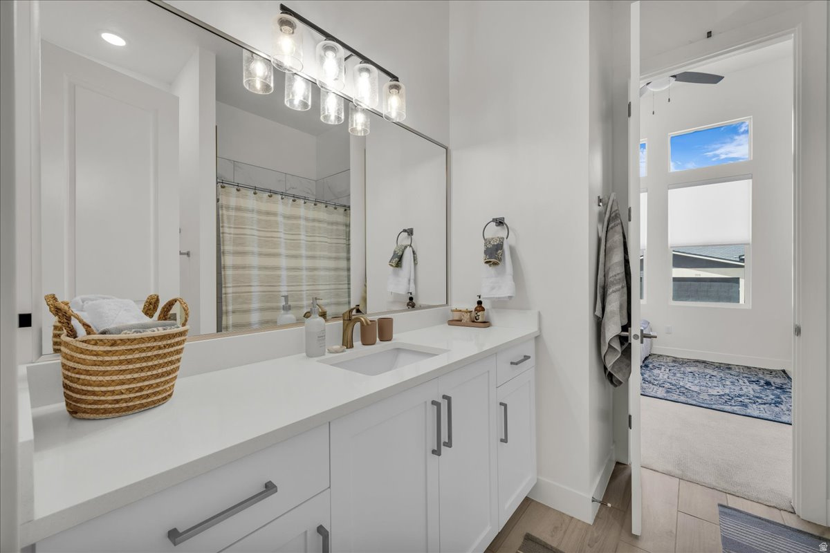 WARNER GATEWAY PH 5 - Residential