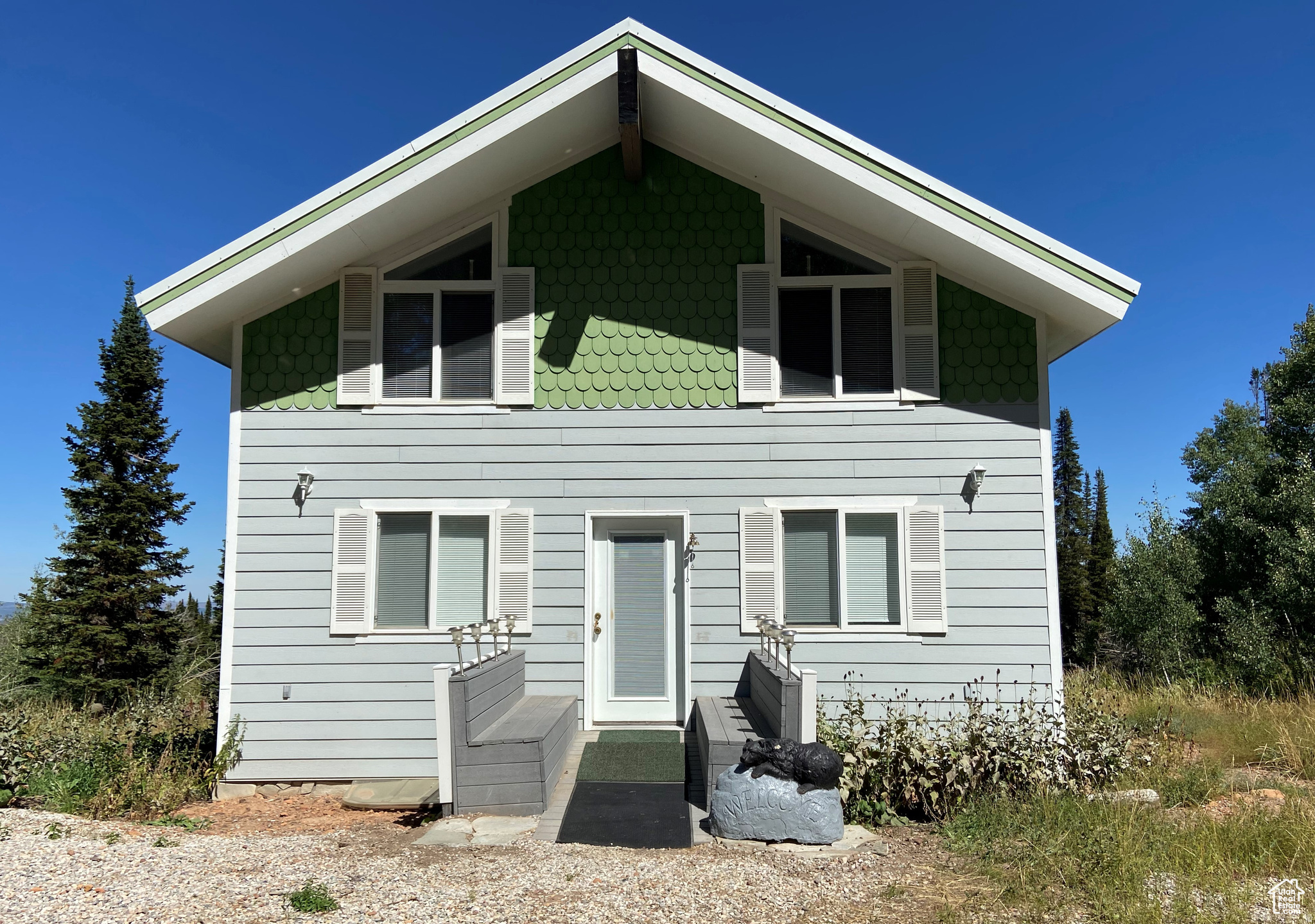 Privately nestled among 40 acres of tree covered rolling hills with several springs across the property in beautiful Scare Canyon. This is one of the largest homes in the area and comes furnished with 5 big bedrooms, 3 baths, great outdoor areas to enjoy time with friends and family.
