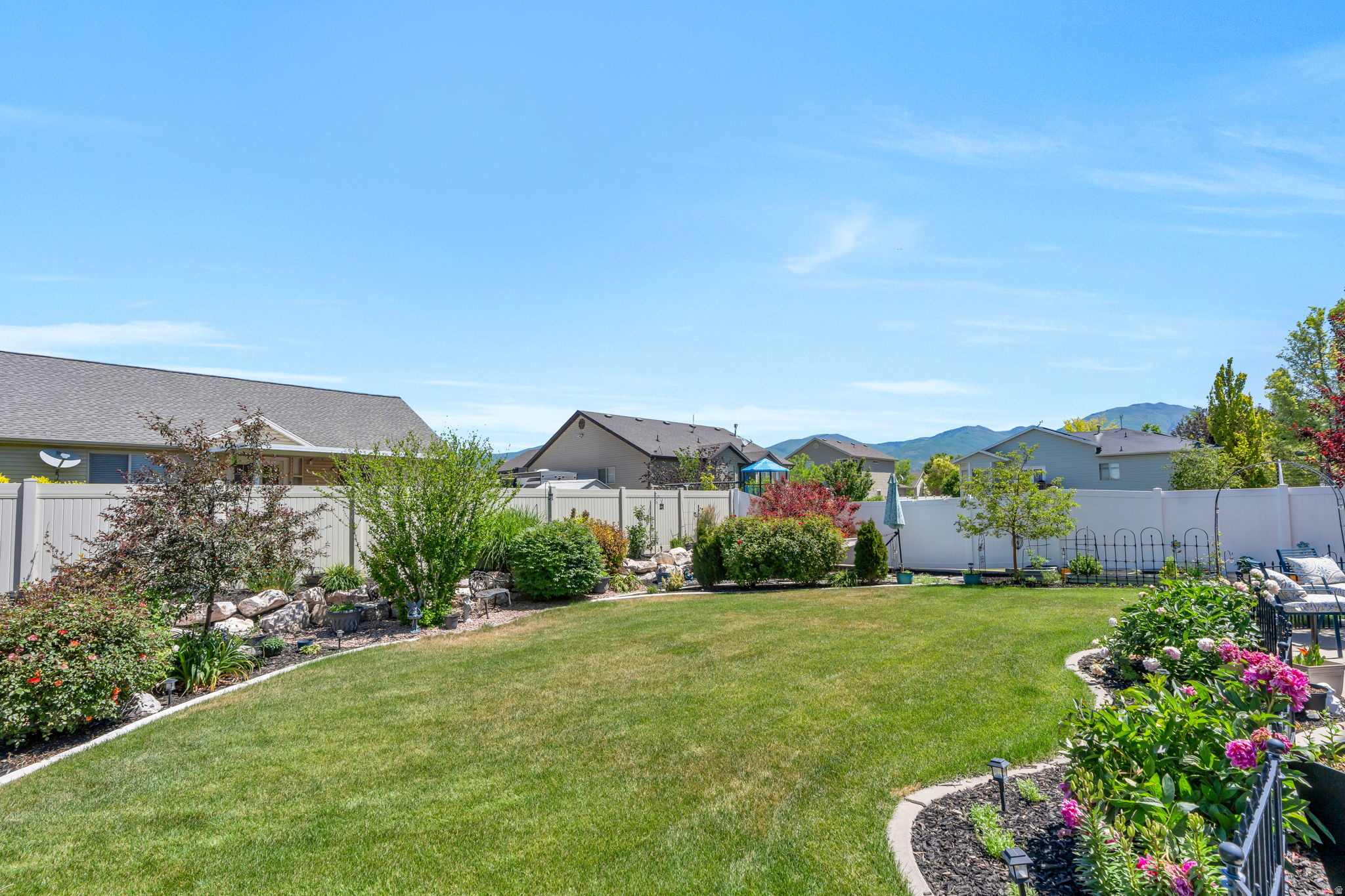 FIELD CREST - Residential