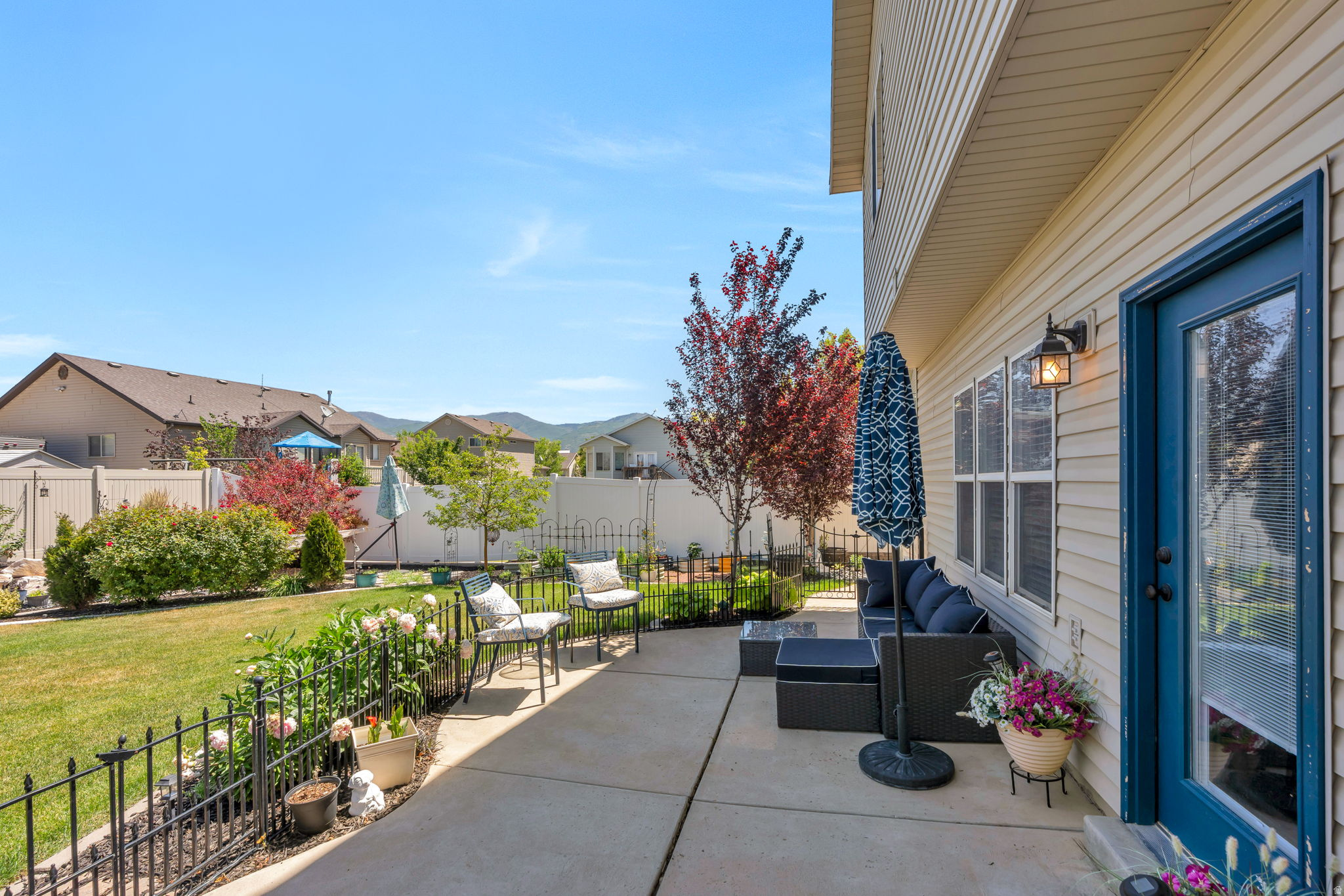 FIELD CREST - Residential