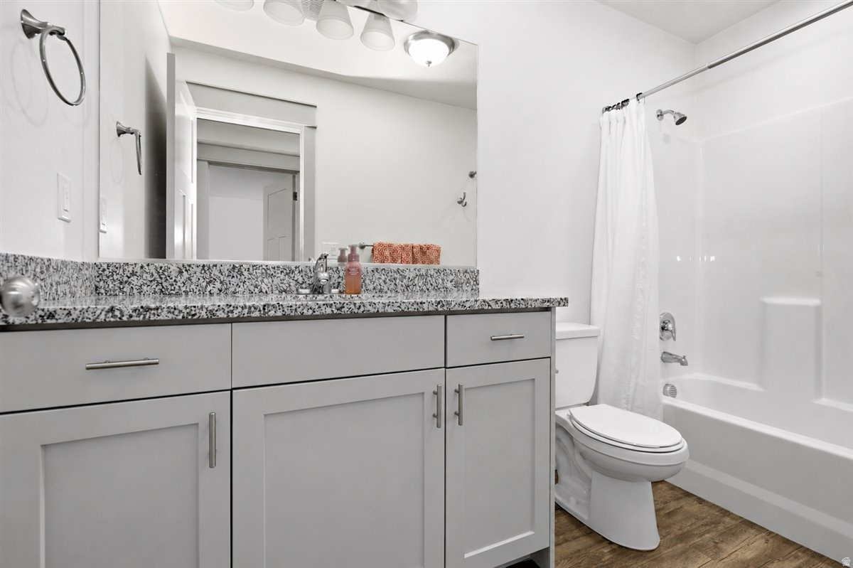 GREEN MEADOW VILLAS - Residential