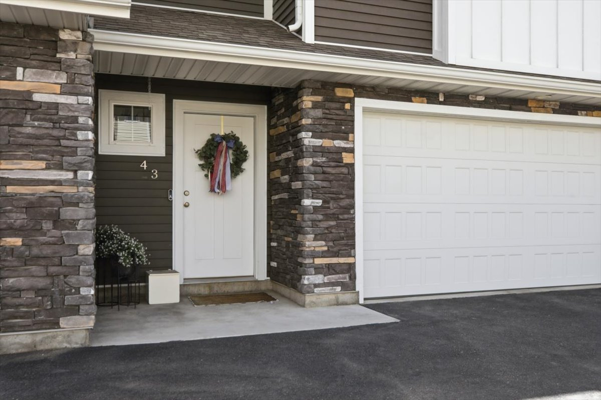 GREEN MEADOW VILLAS - Residential