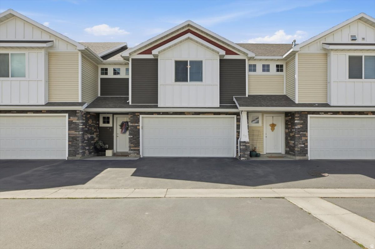 GREEN MEADOW VILLAS - Residential