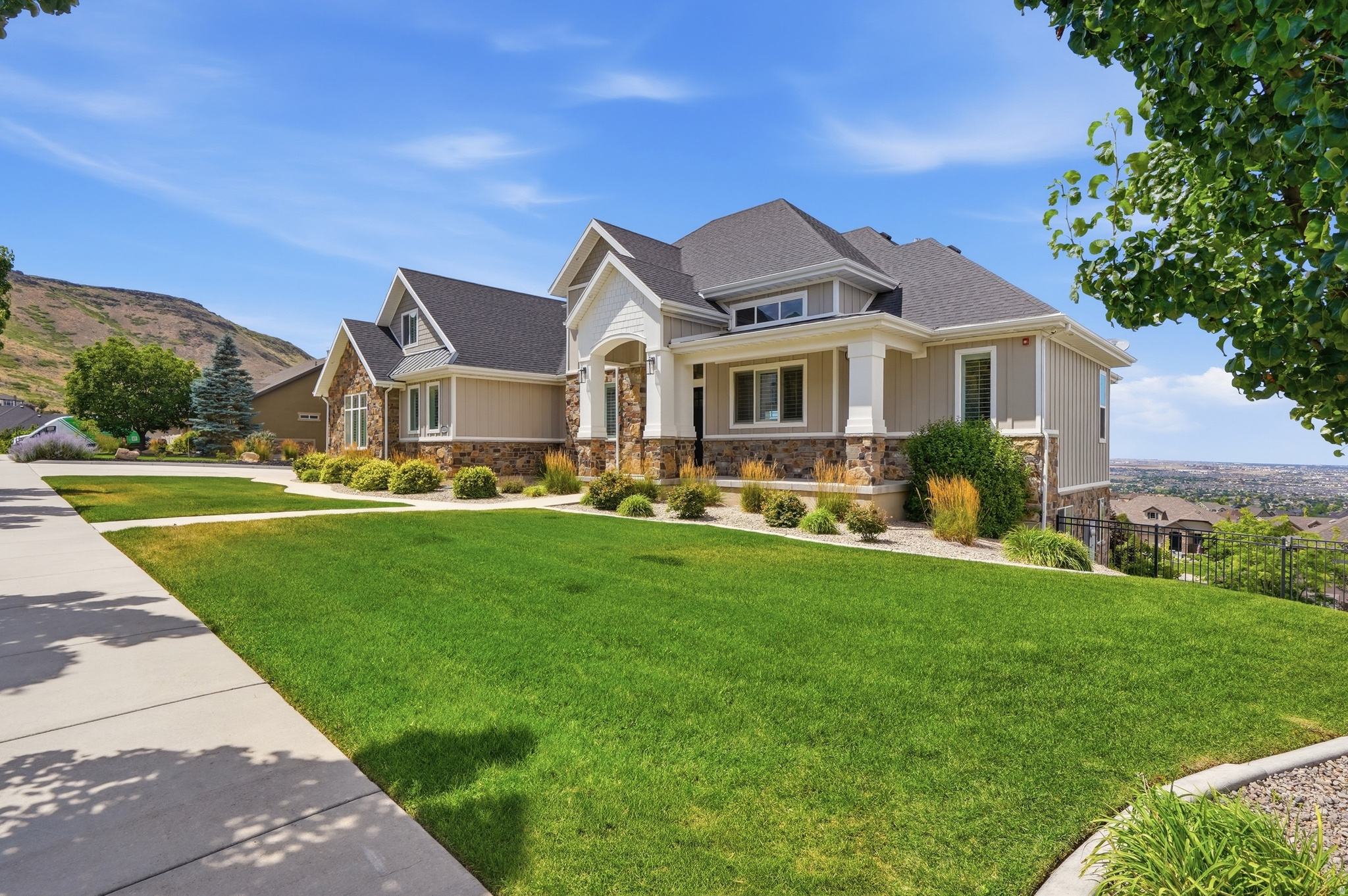 LOOKOUT RIDGE - Residential