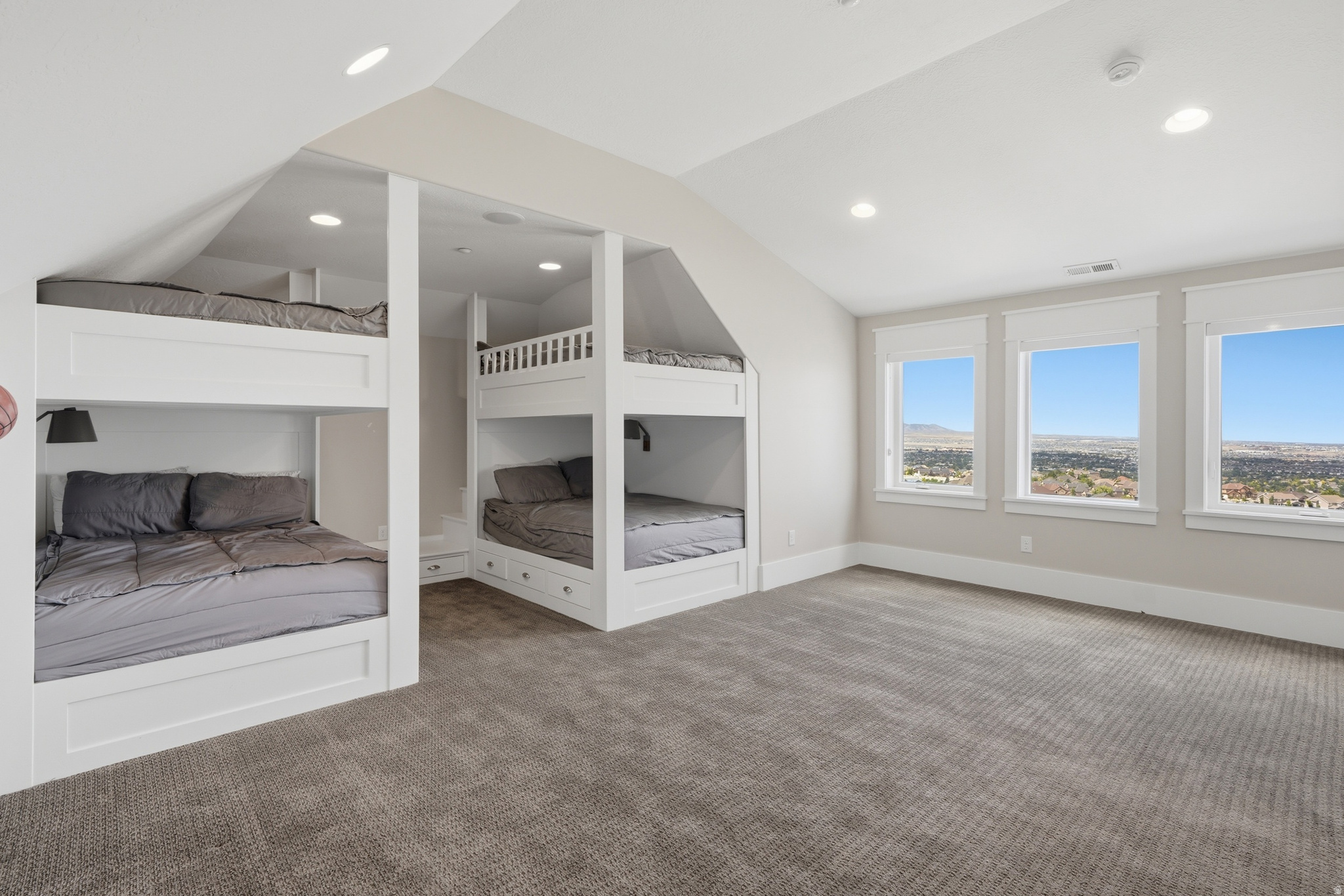 LOOKOUT RIDGE - Residential