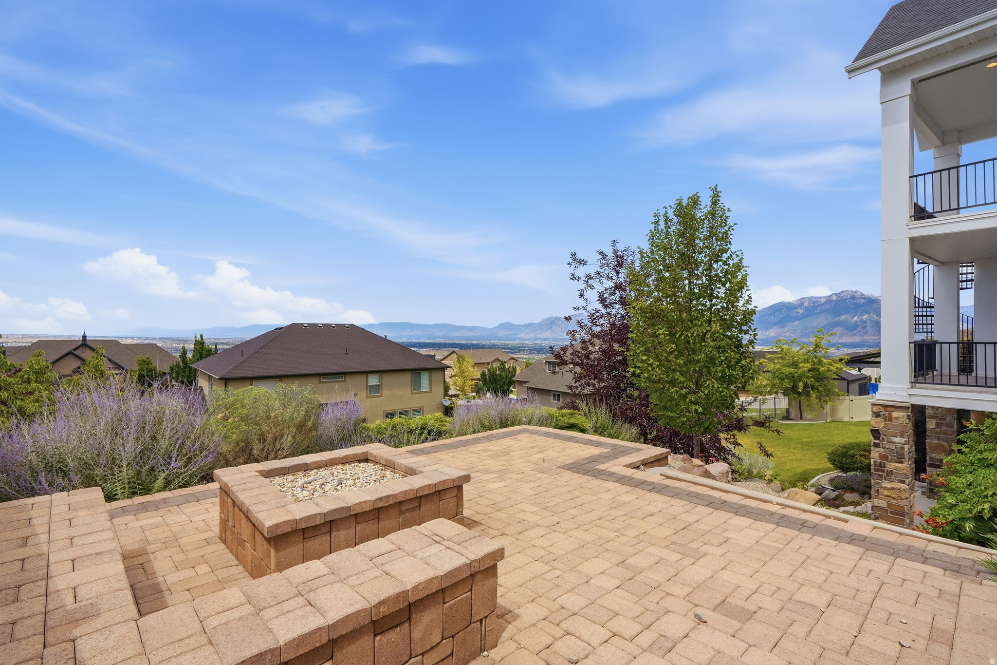 LOOKOUT RIDGE - Residential