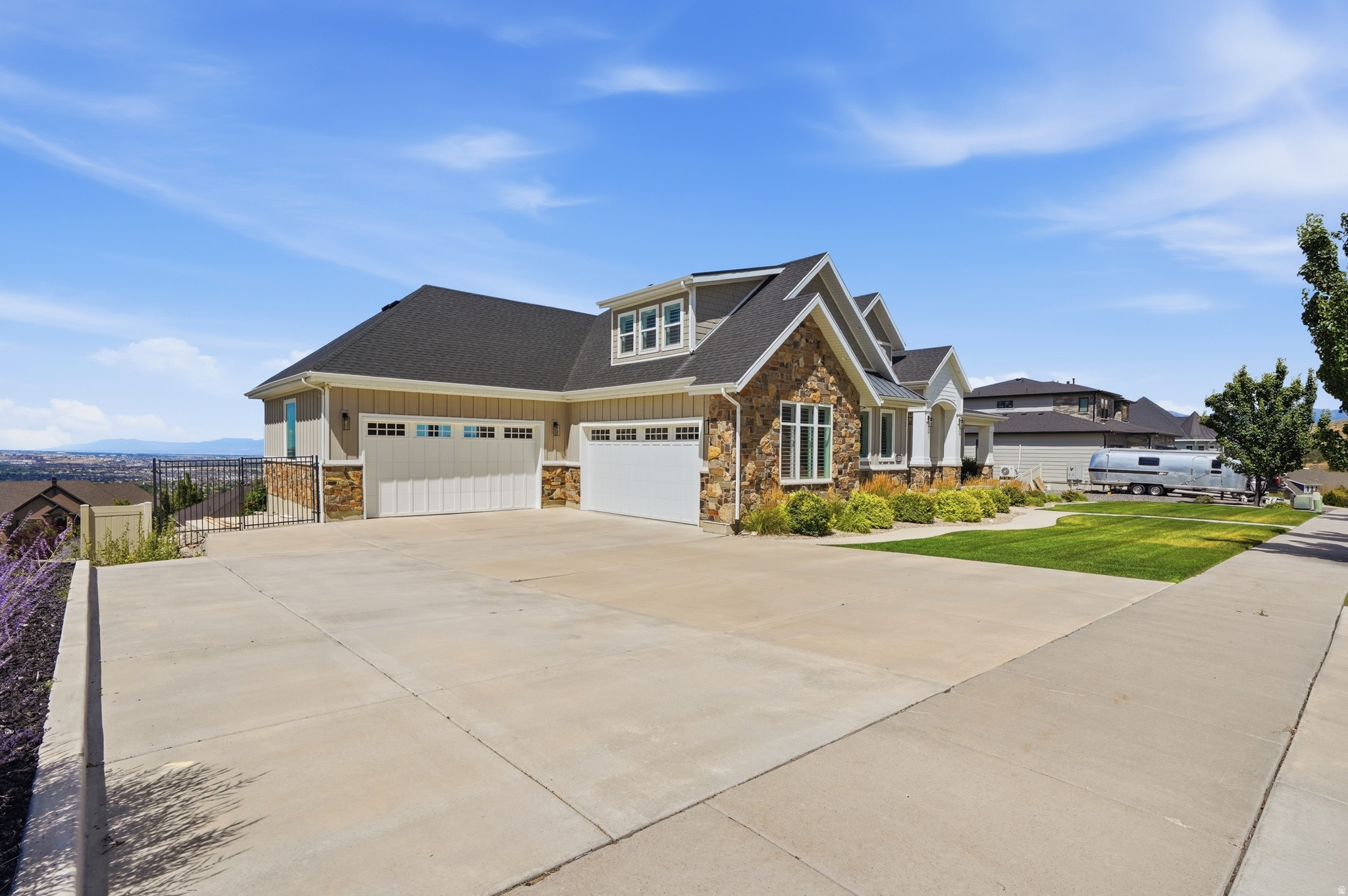 LOOKOUT RIDGE - Residential
