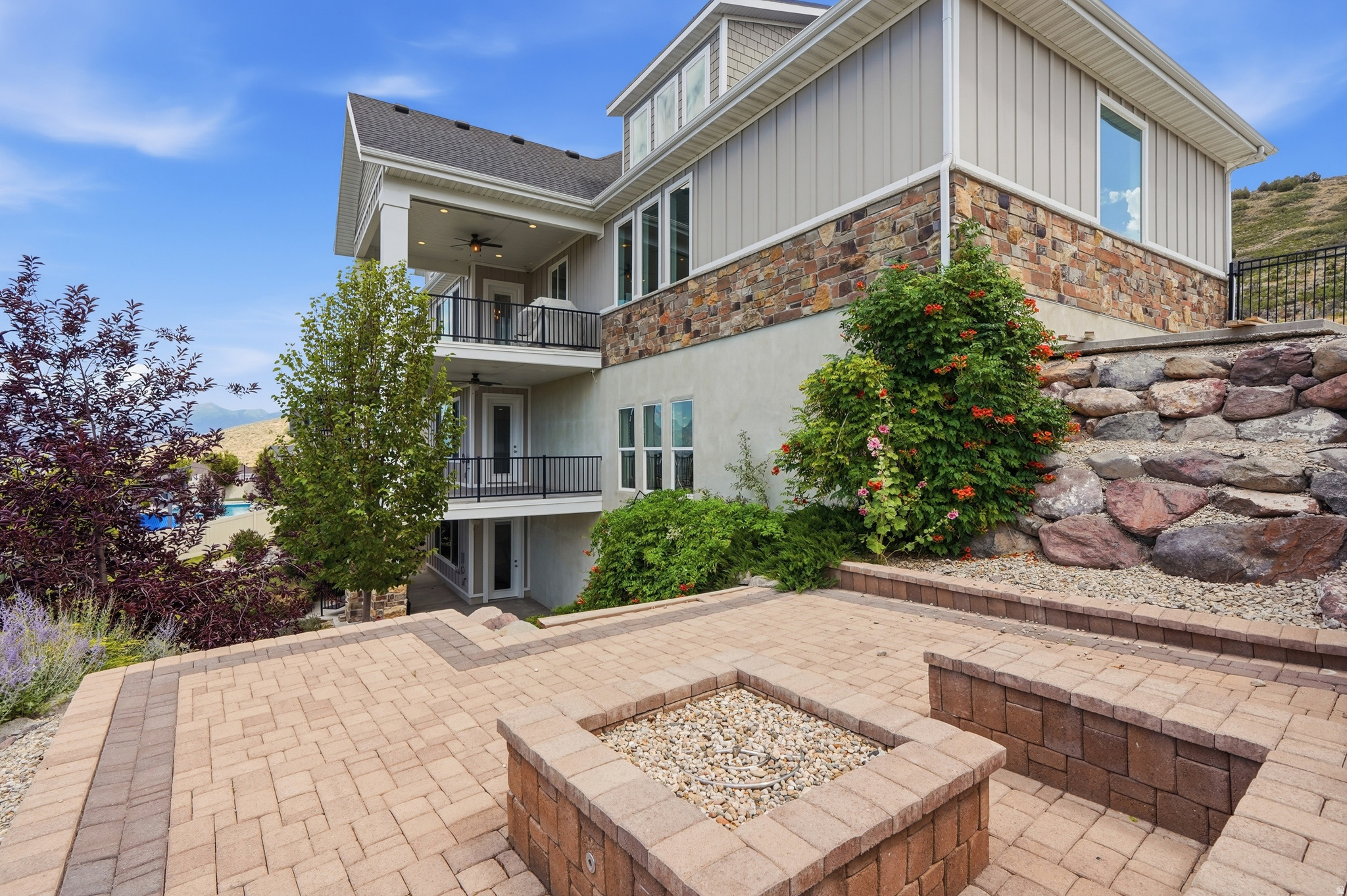 LOOKOUT RIDGE - Residential