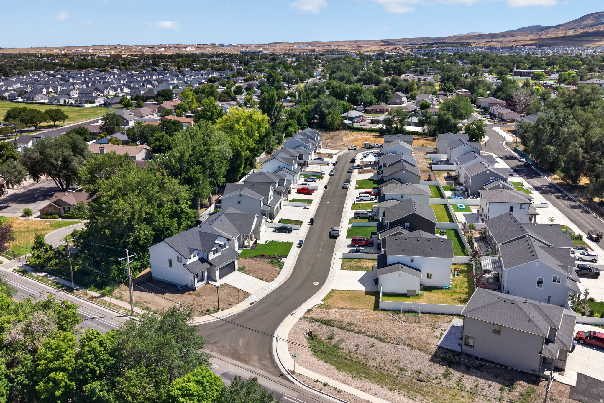 DIXON DOWNS - Residential