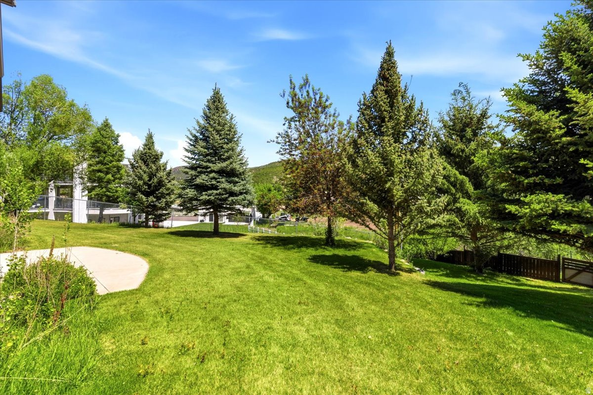 NORTH SUMMIT - Residential